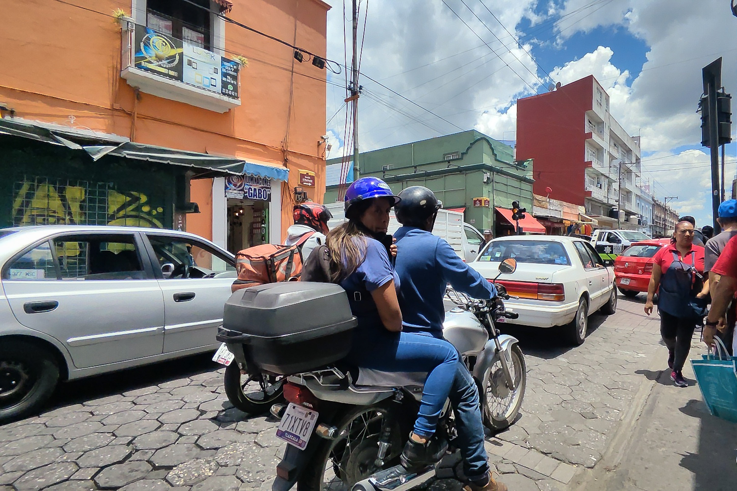 VIDEO Se registra tráfico intenso en la 8 Poniente