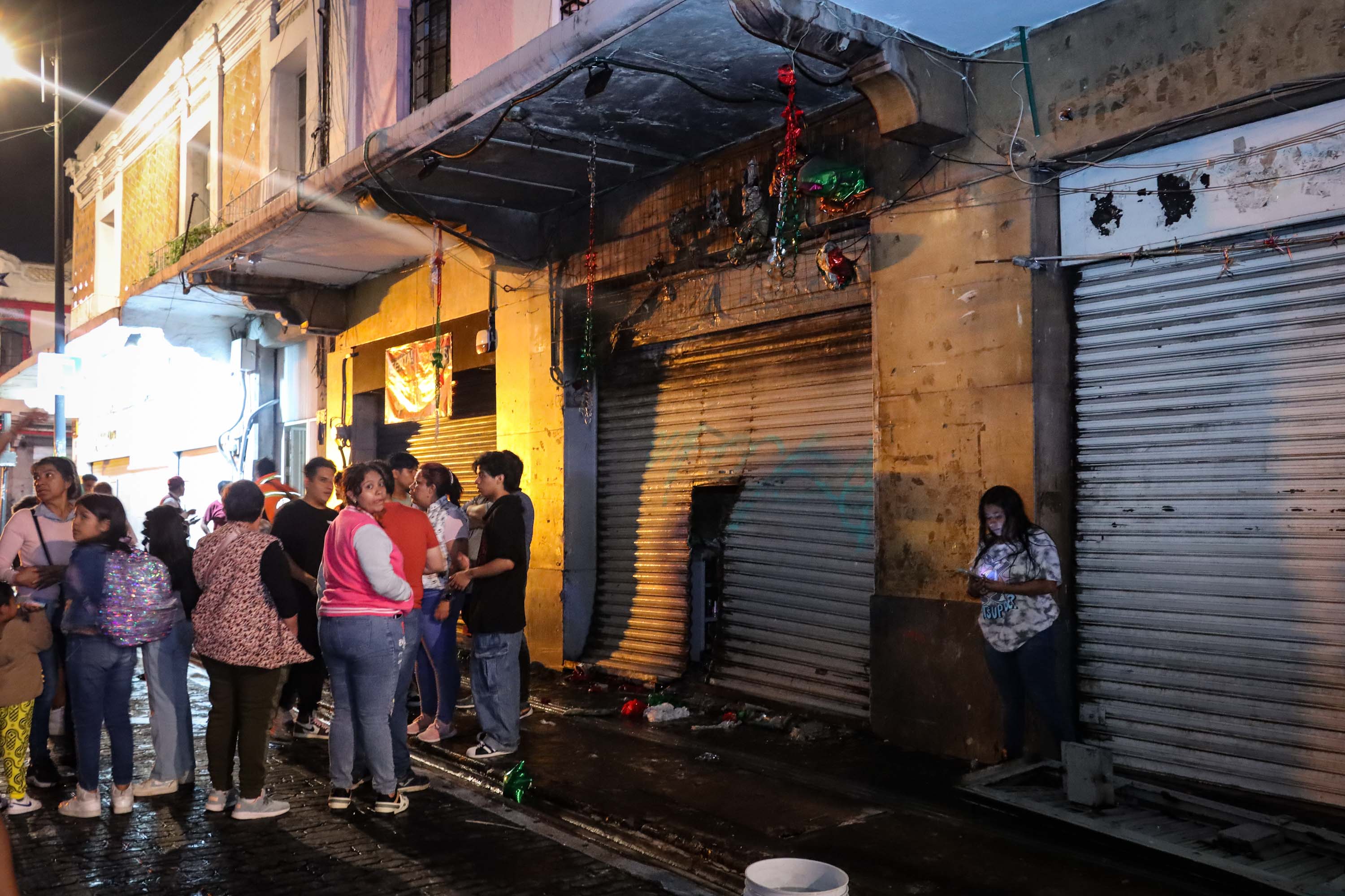 Se registra incendio en local de la 10 Poniente en el Centro Histórico de Puebla