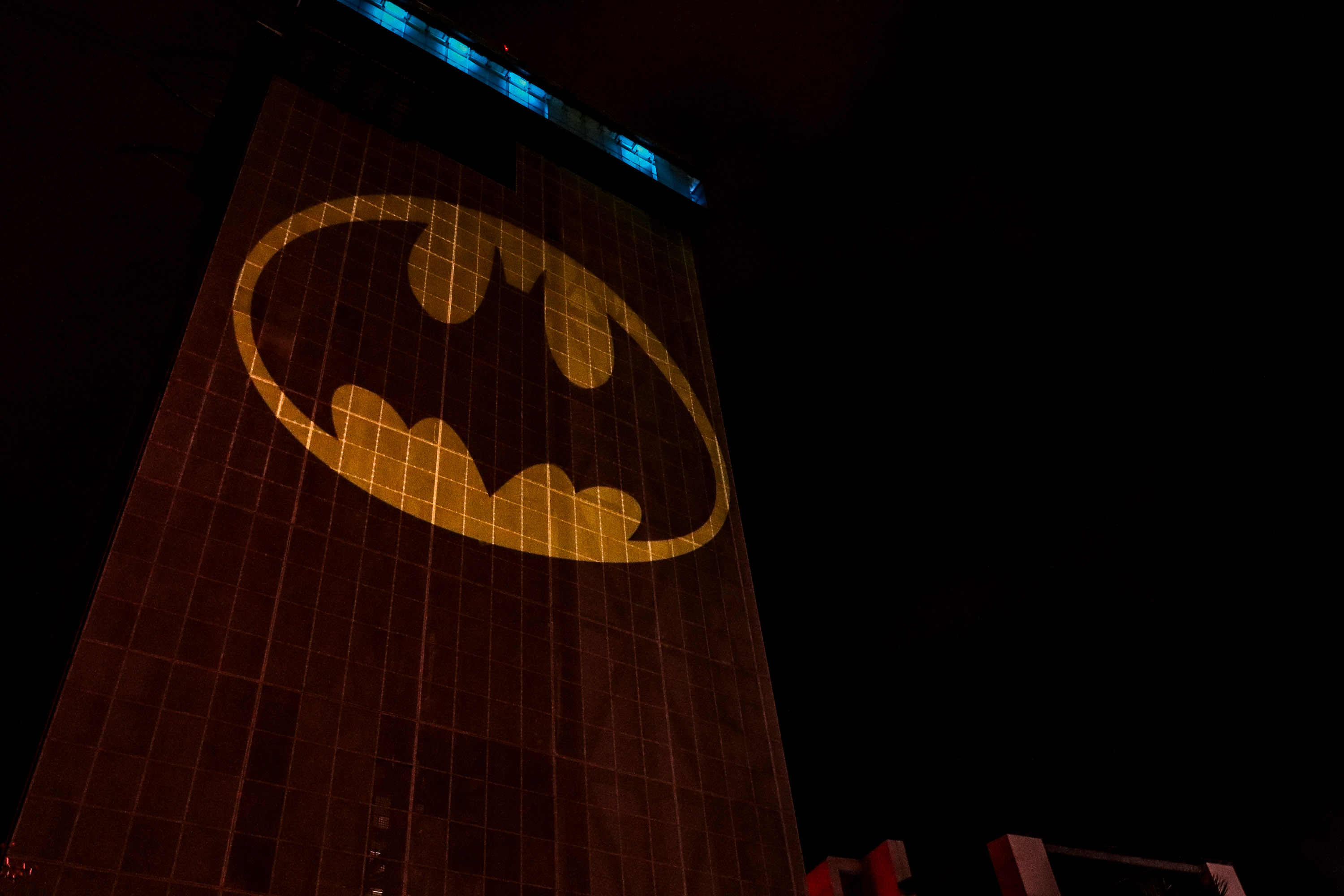 Poblanos celebran el Batman Day 2024 con proyección de la 