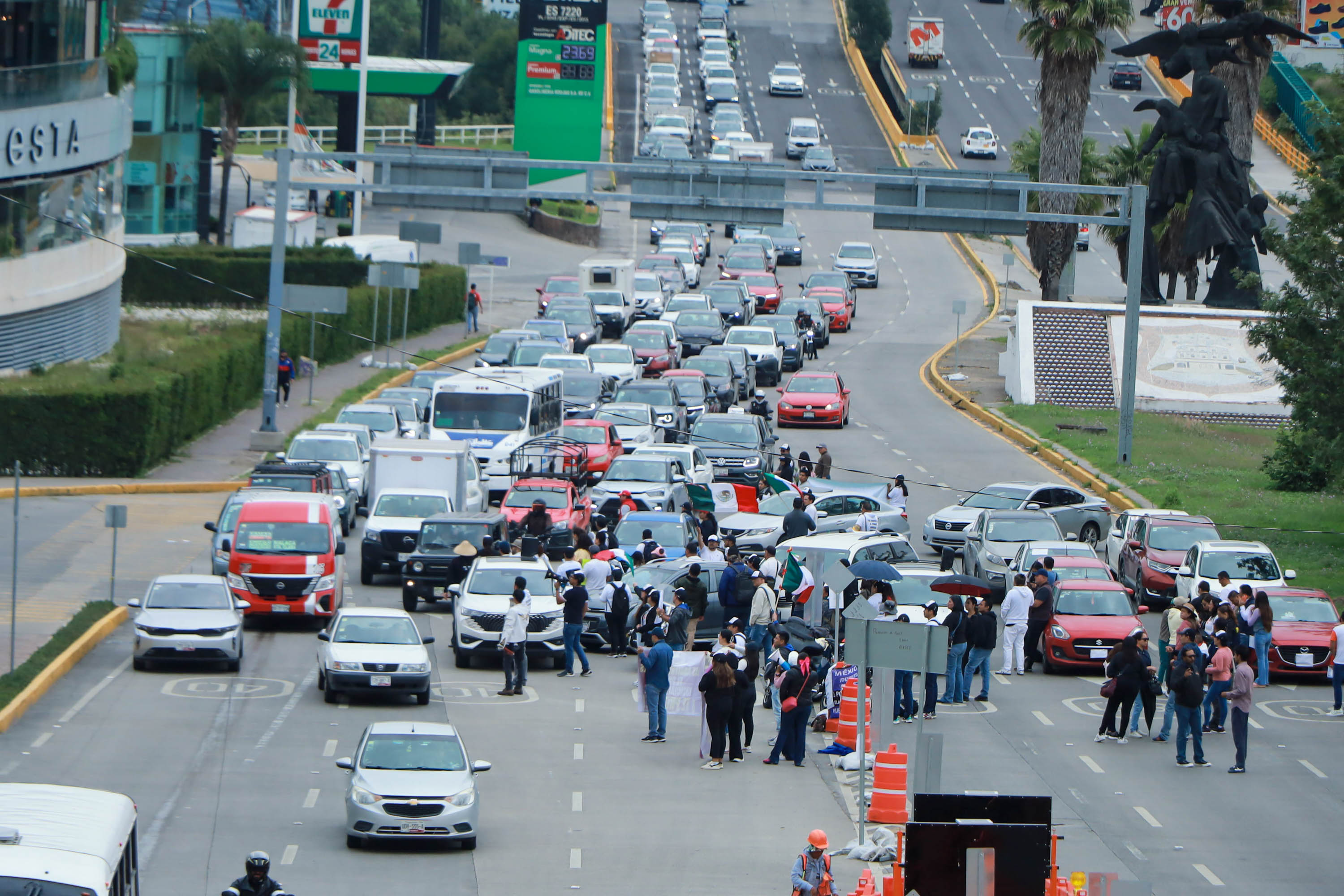 VIDEO Así fue el caos vehicular por manifestación contra la Reforma Judicial