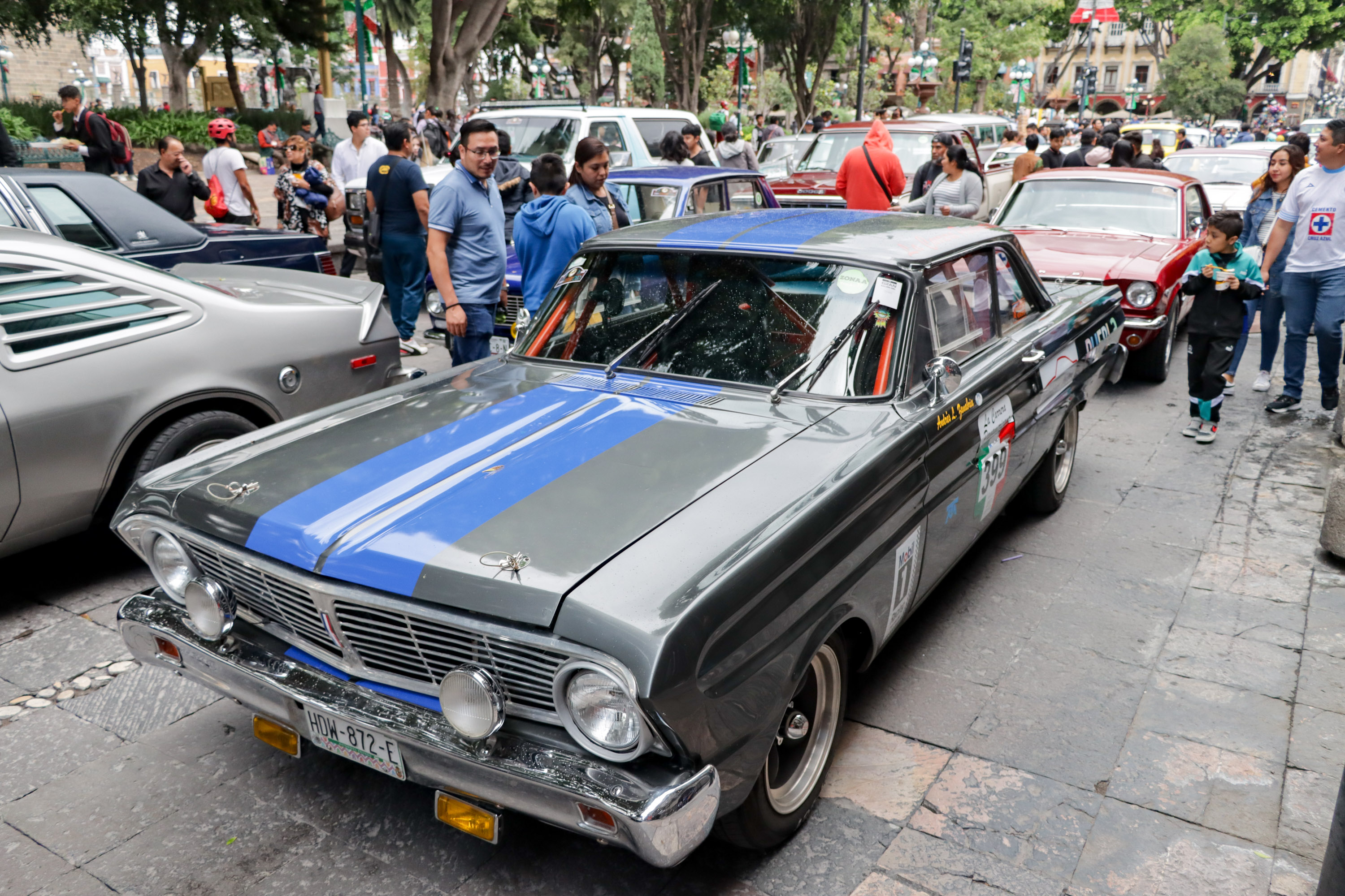 Exposición de Autos Clásicos en el Zócalo de Puebla