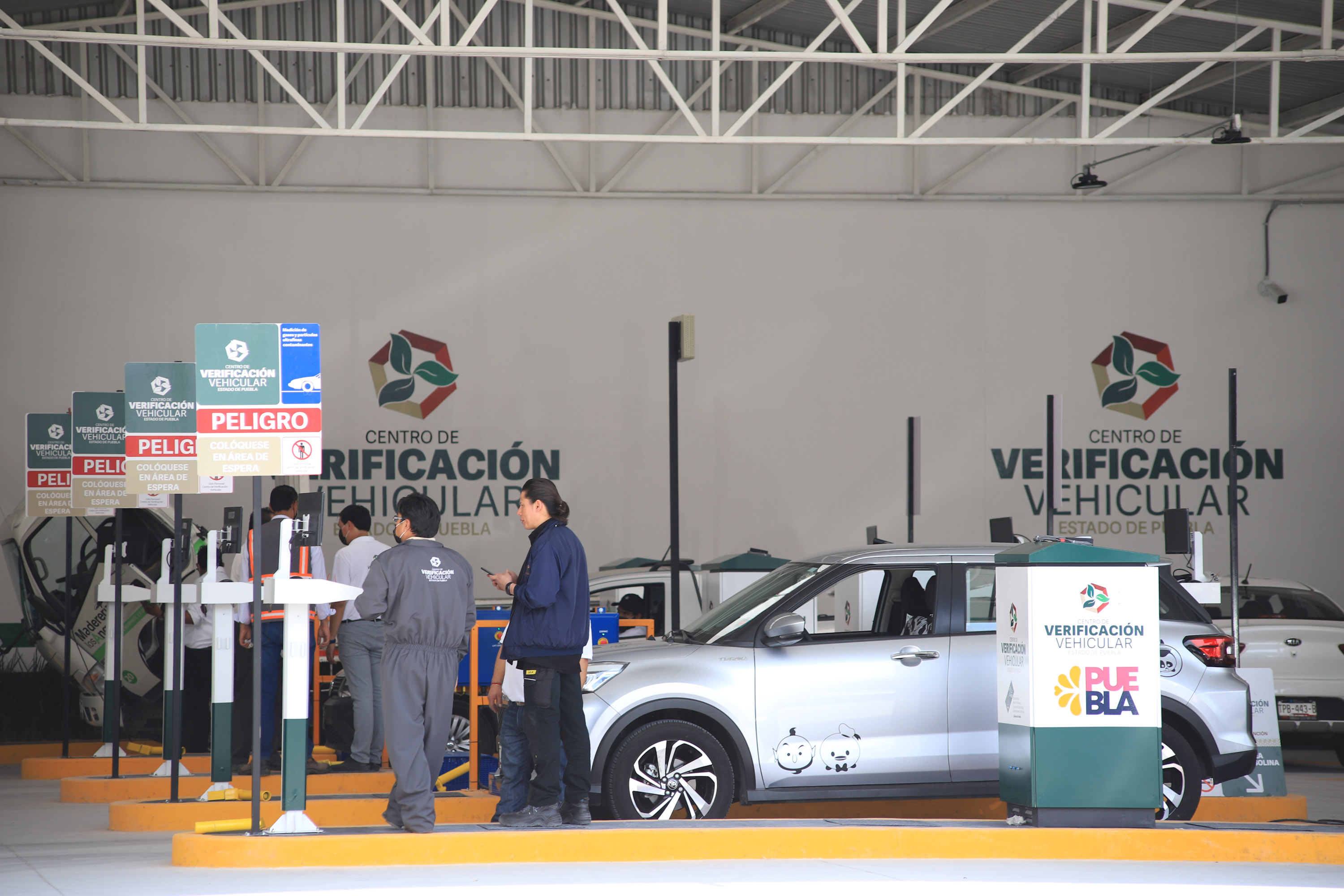 Supera respuesta de autos privados a transporte público en primer día de Verificación