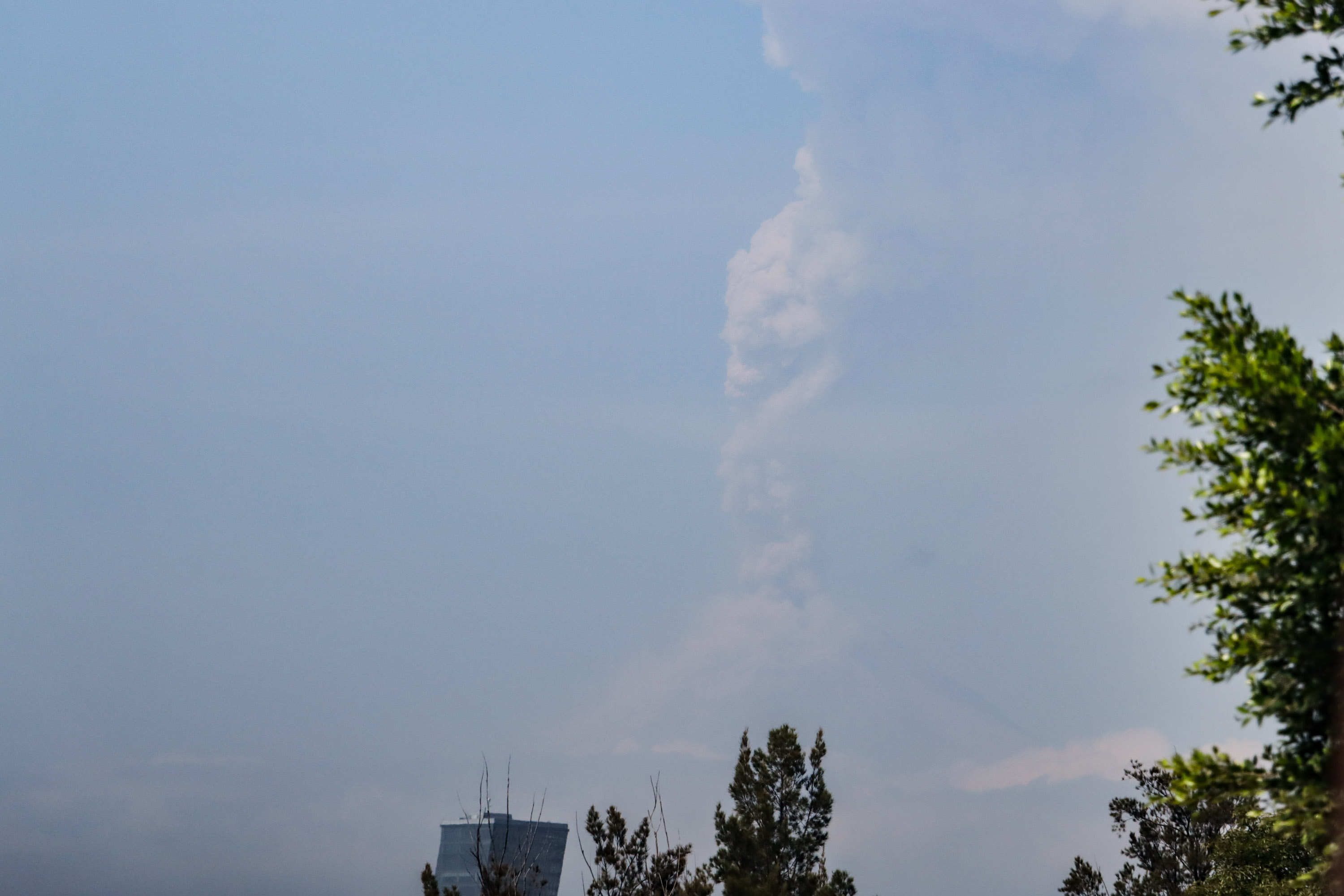 VIDEO Así se registra la gran fumarola del volcán Popocatépetl