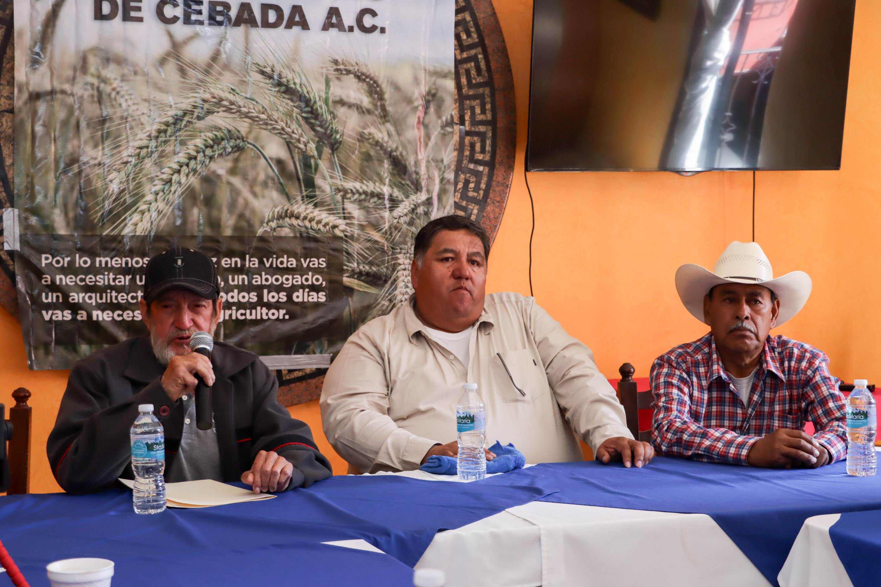 VIDEO Productores de cebada exigen pago justo de sus cosechas