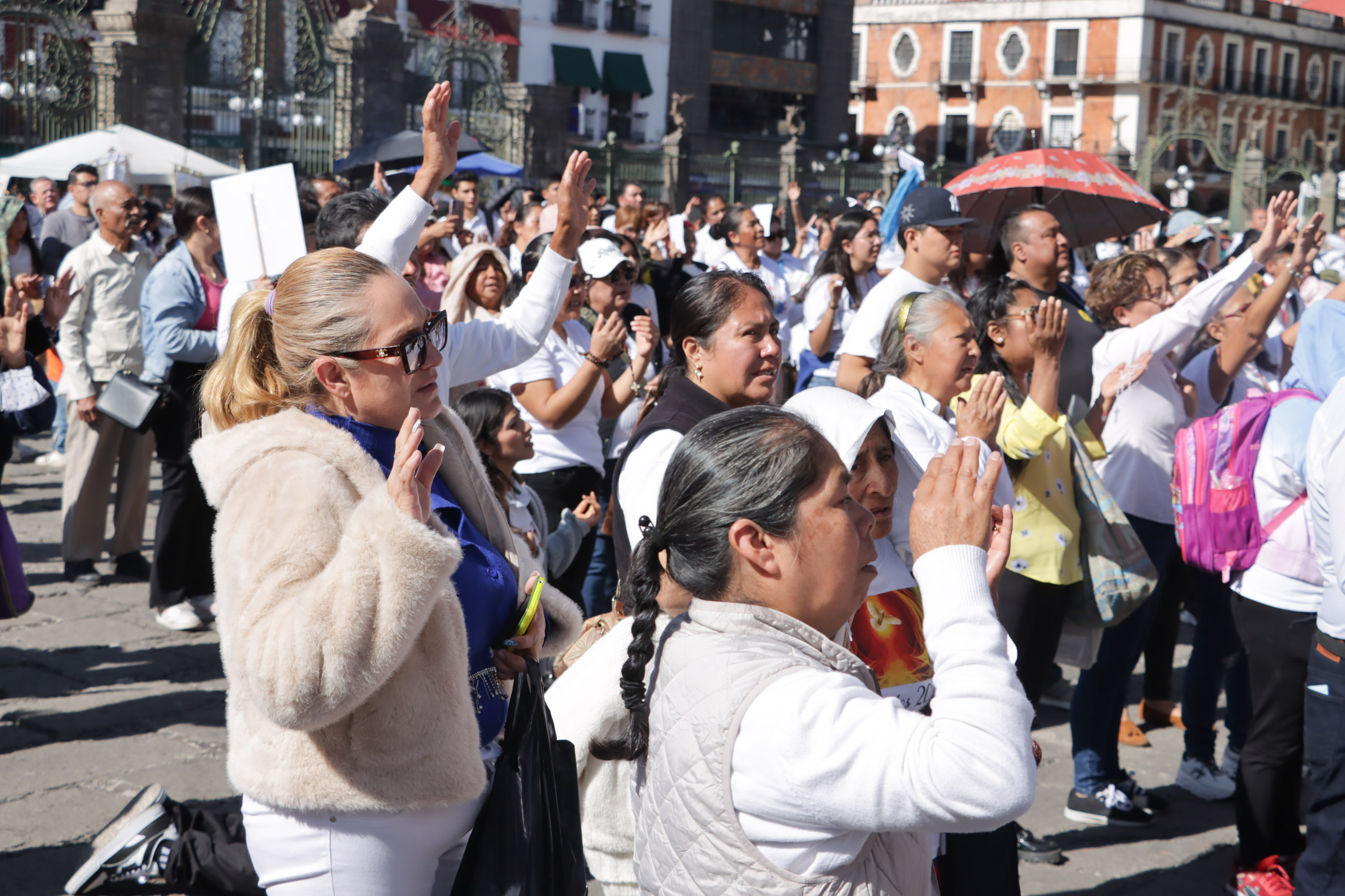 Arzobispo de Puebla, Víctor Sánchez Espinosa, realiza celebración de Cristo Rey