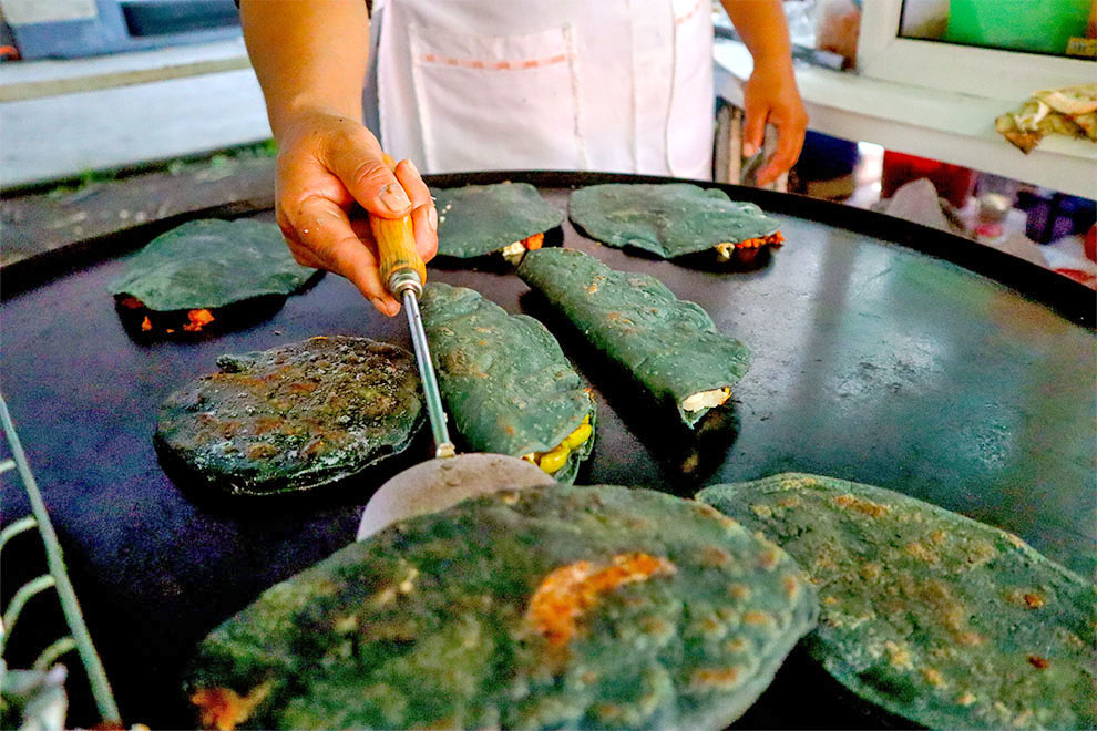 Vendedores callejeros de comida, pieza clave del sistema alimentario