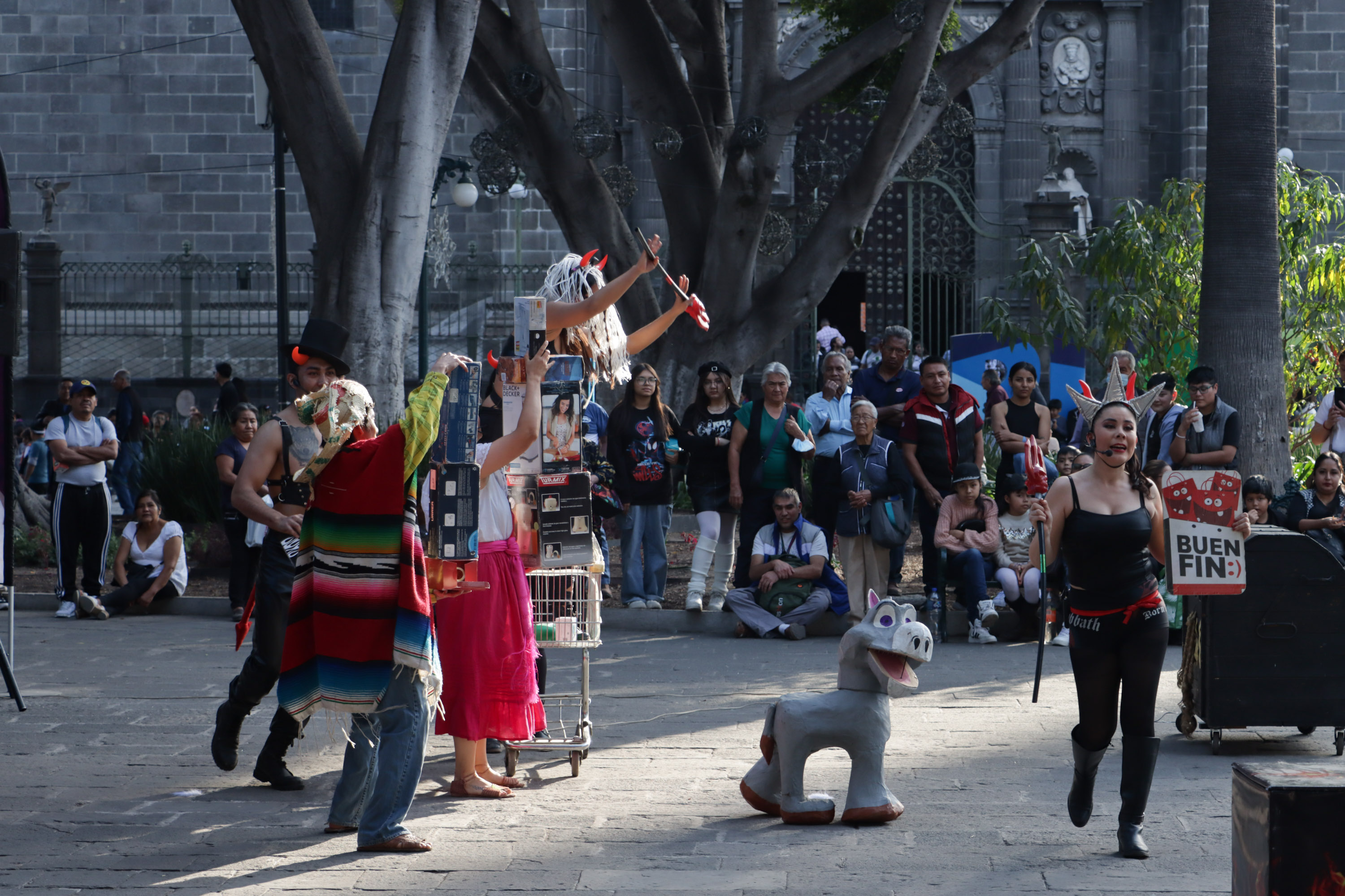 Se presenta Pastorela Navideña en el zócalo de Puebla