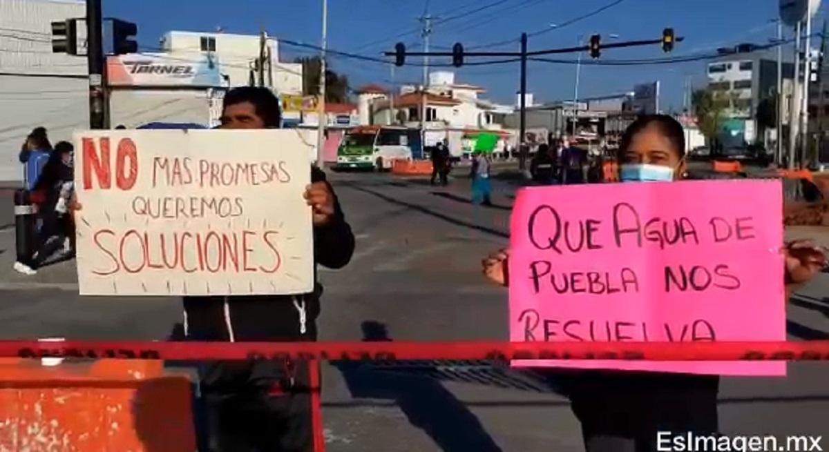 Manifestantes de la 24 sur y Valsequillo exigen terminar con obras inconclusas