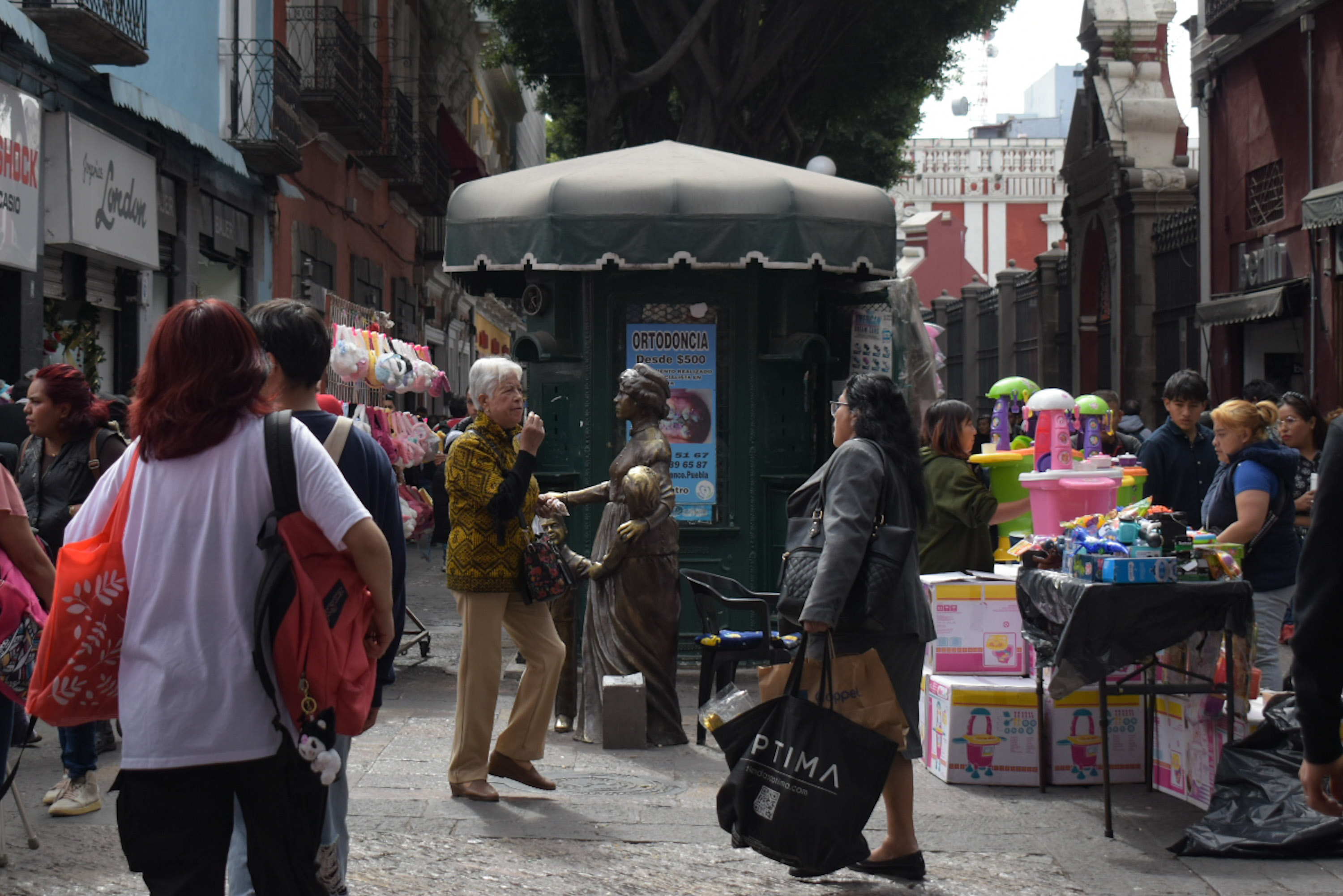 Ambulantes se apoderan del Centro Histórico de Puebla