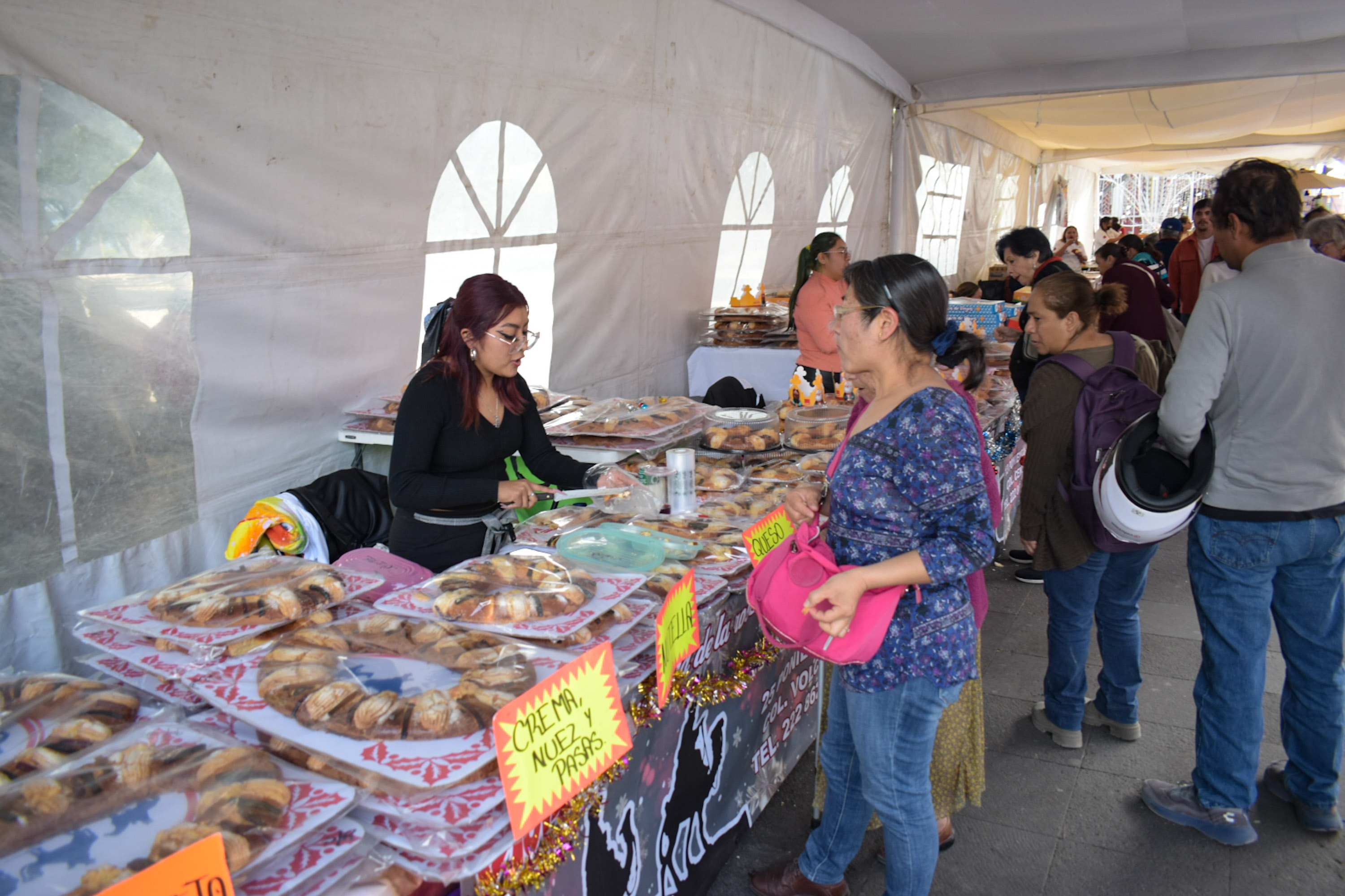 Poblanos corren por sus Rosca de Reyes