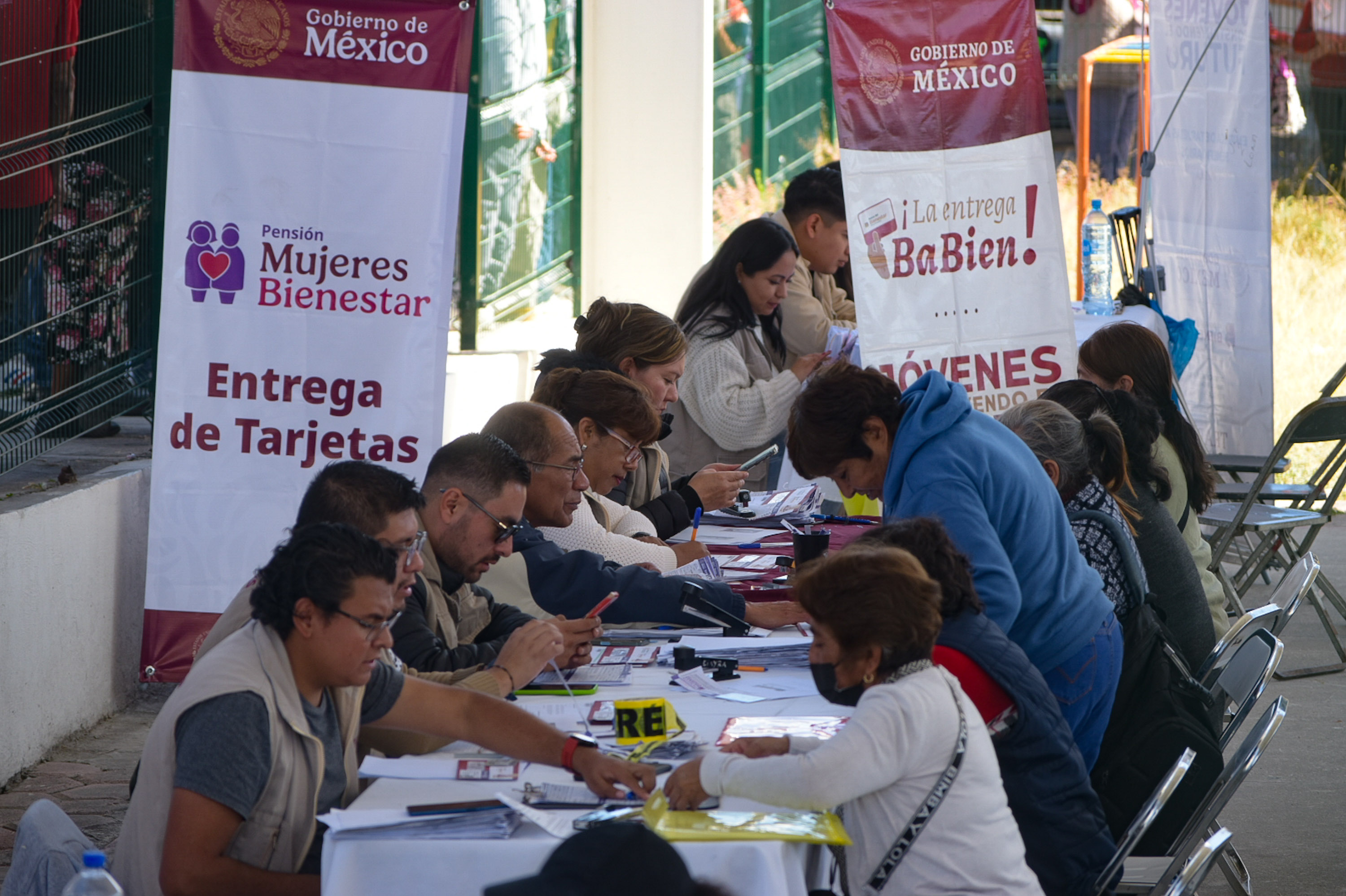 VIDEO Entregan tarjetas del programa Pensión Mujeres Bienestar