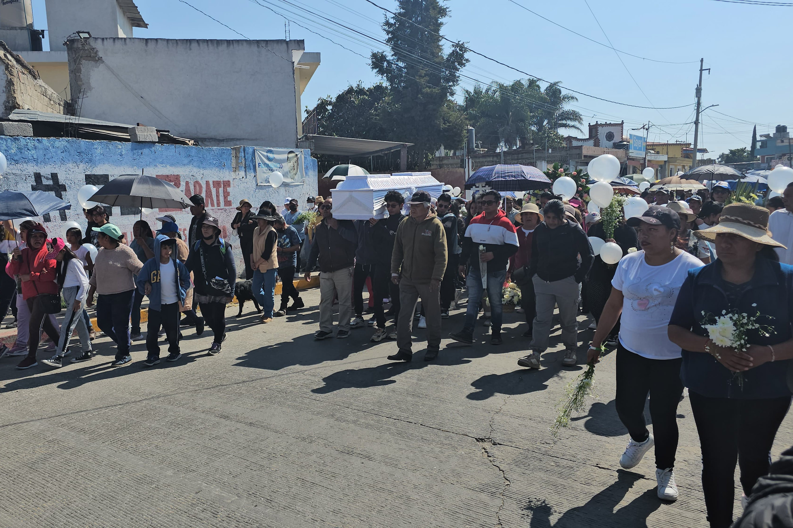 VIDEO Dan último adiós a Génesis, quien fue asesinada en Cuautlancingo, Puebla