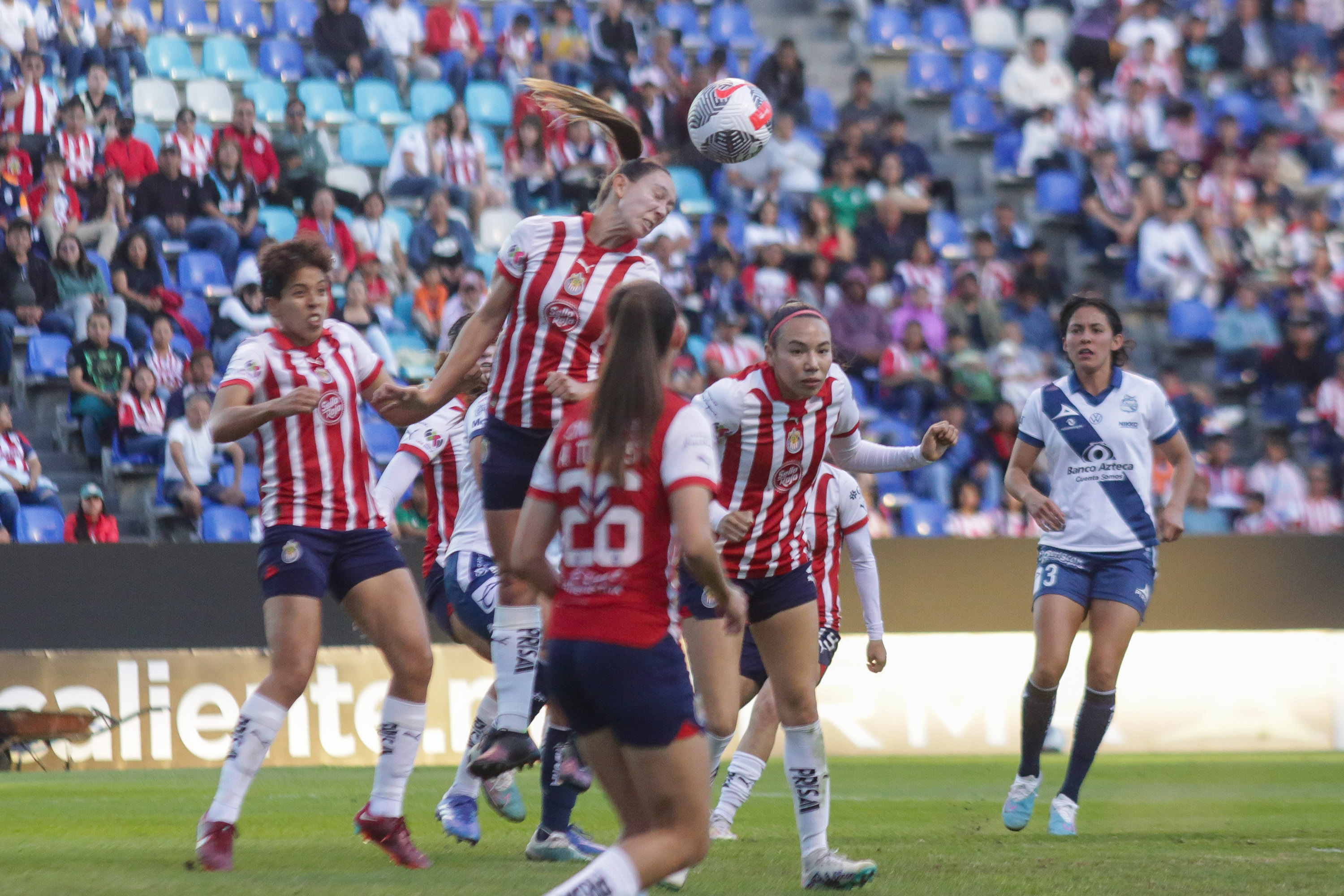 VIDEO Puebla y Chivas firman un empate en el Cuauhtémoc