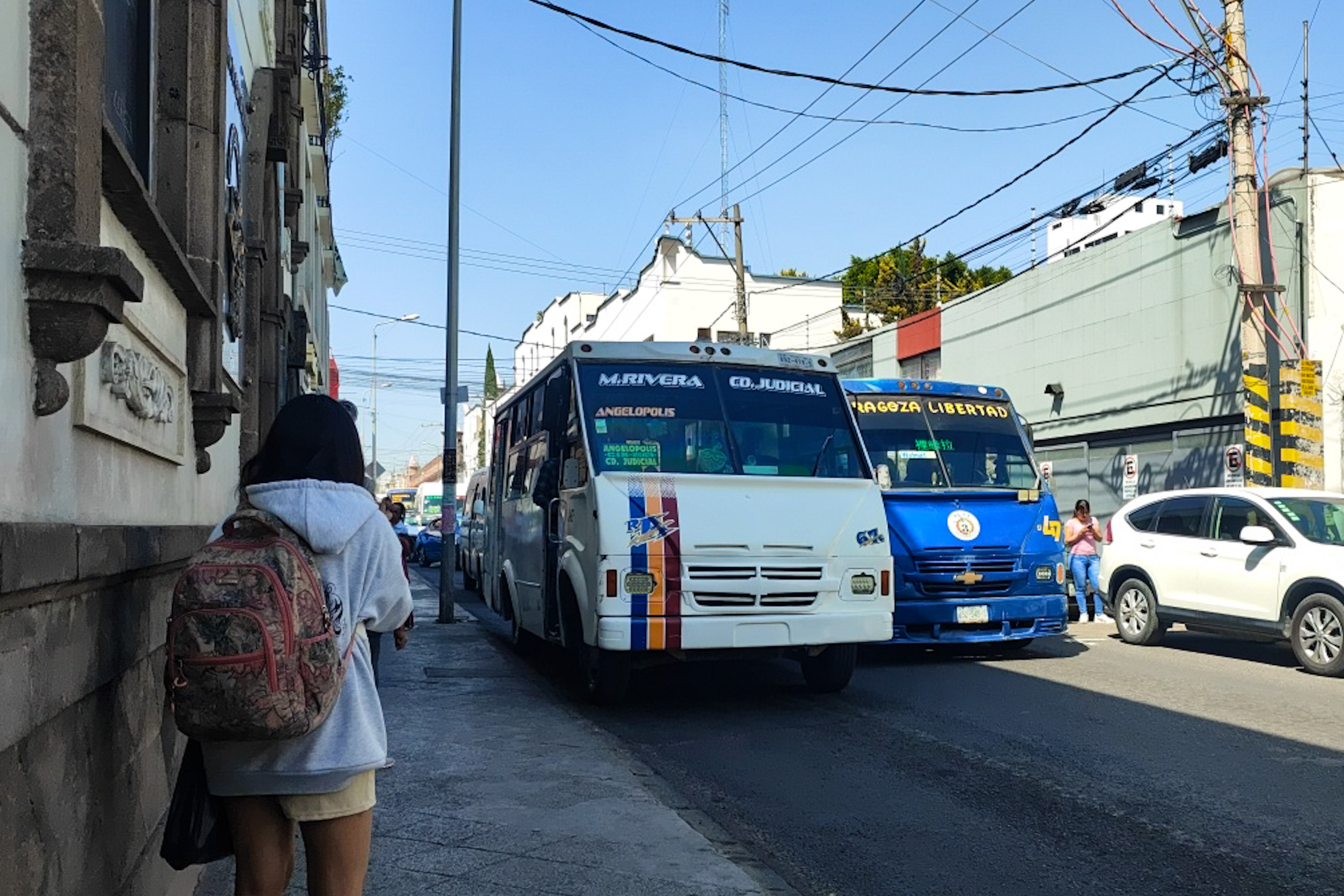 Hombre que viajaba en la Ruta 28 se arroja a la banqueta para evitar ser asaltado