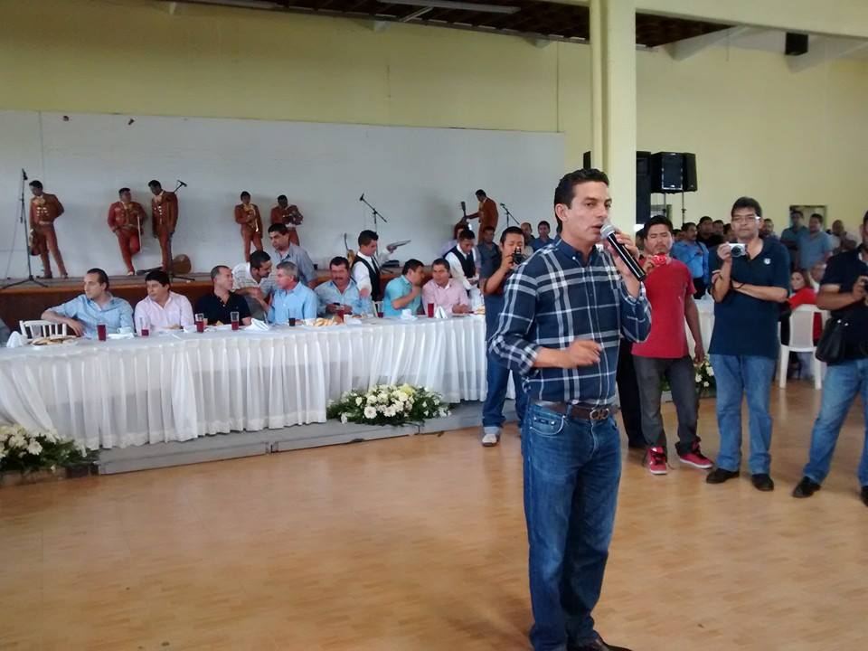 Líder perredista convoca a políticos, pero del PAN 