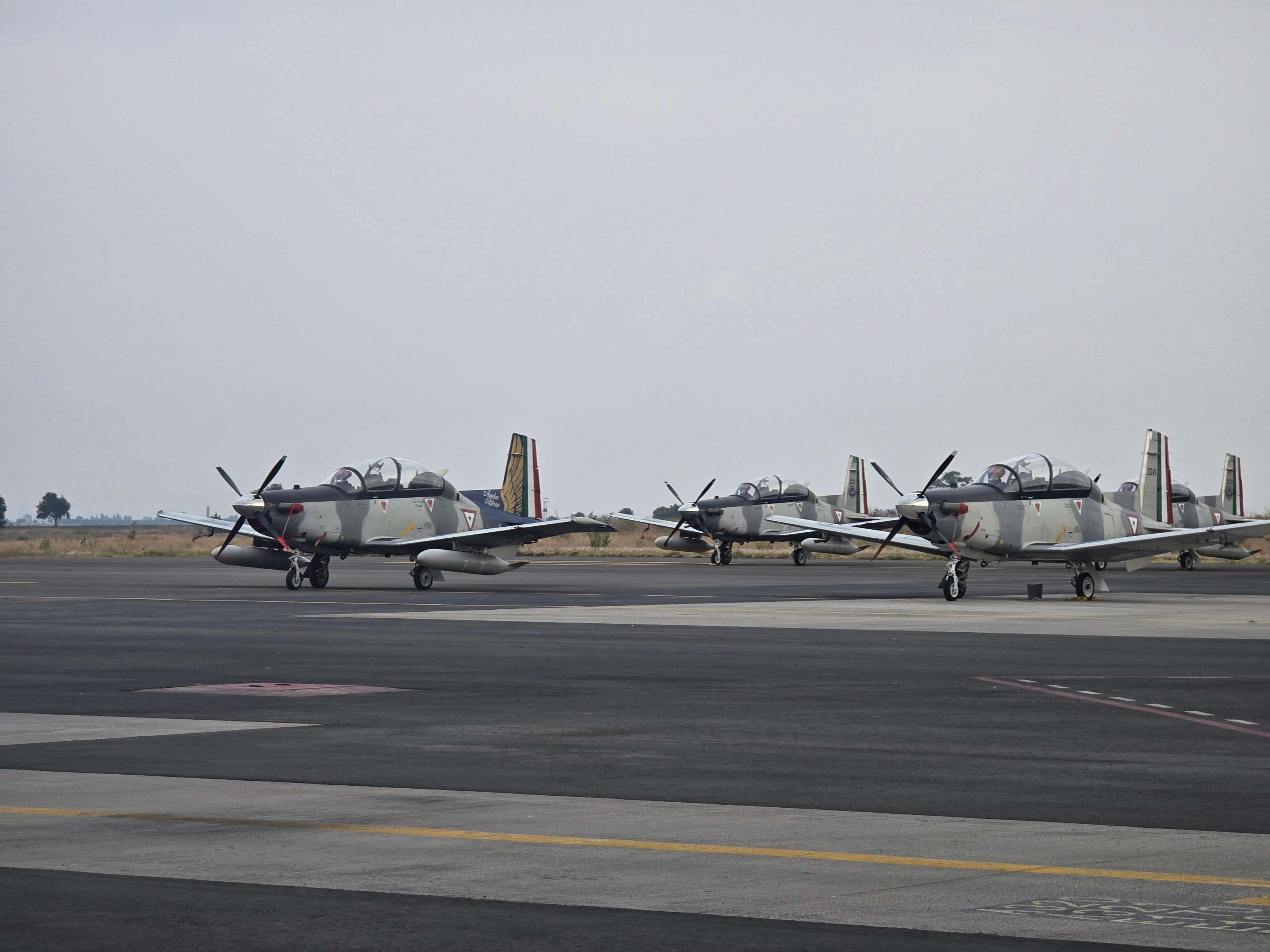 Realizan maniobras aeronaves de la Fuerza Aérea de México