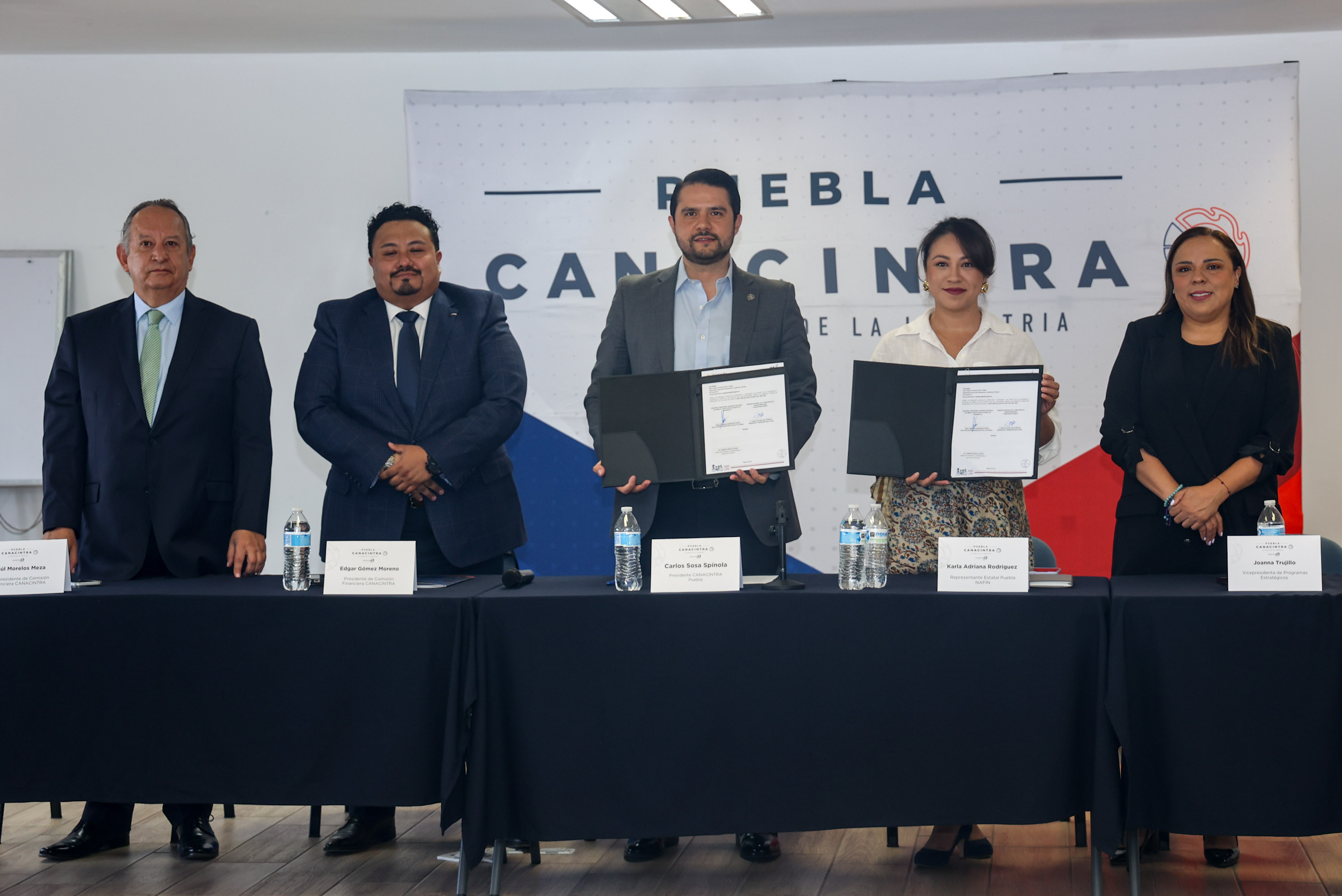 Signan convenio Canacintra y Nafin