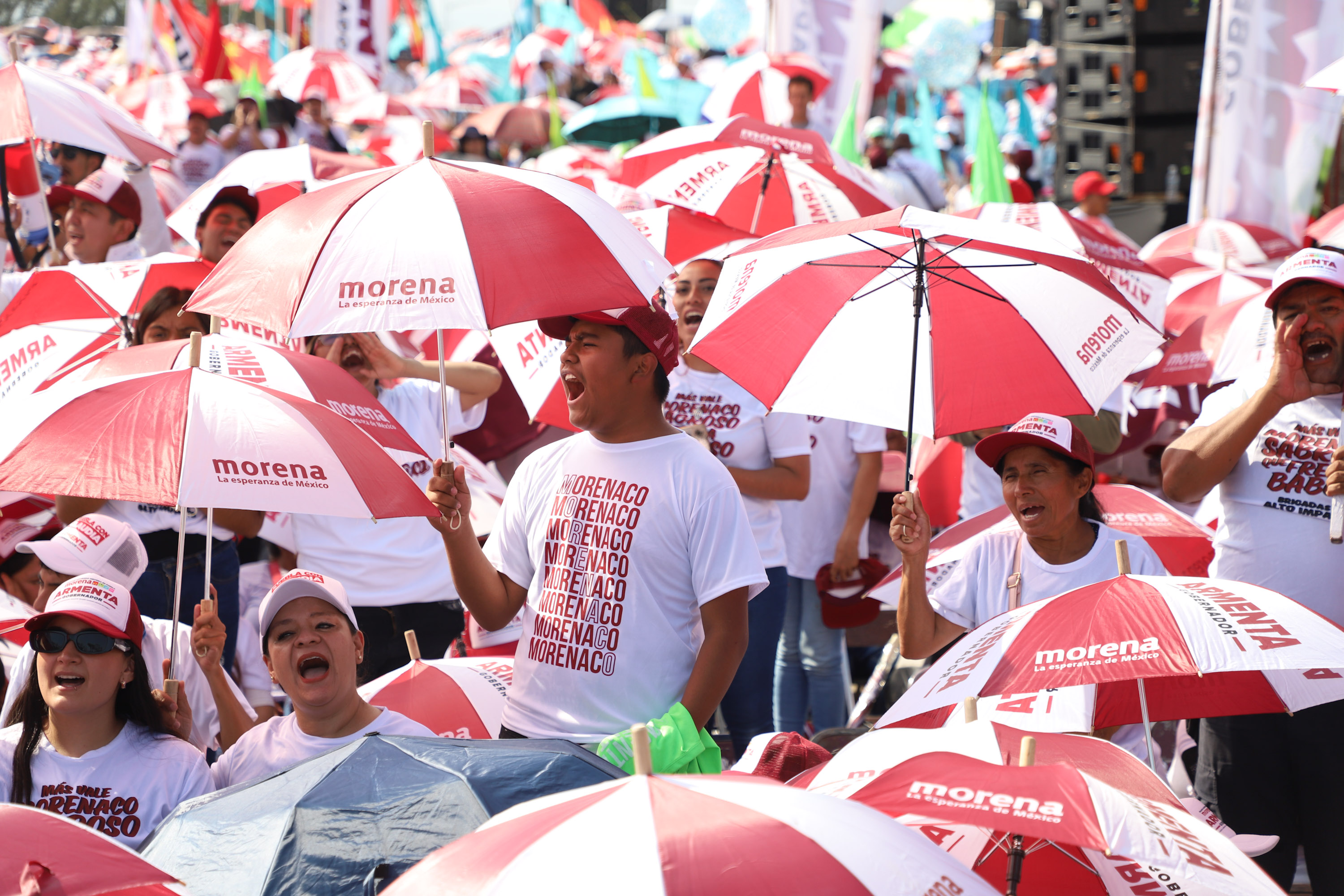 Militantes de Morena usan playeras con expresión “morenaco”