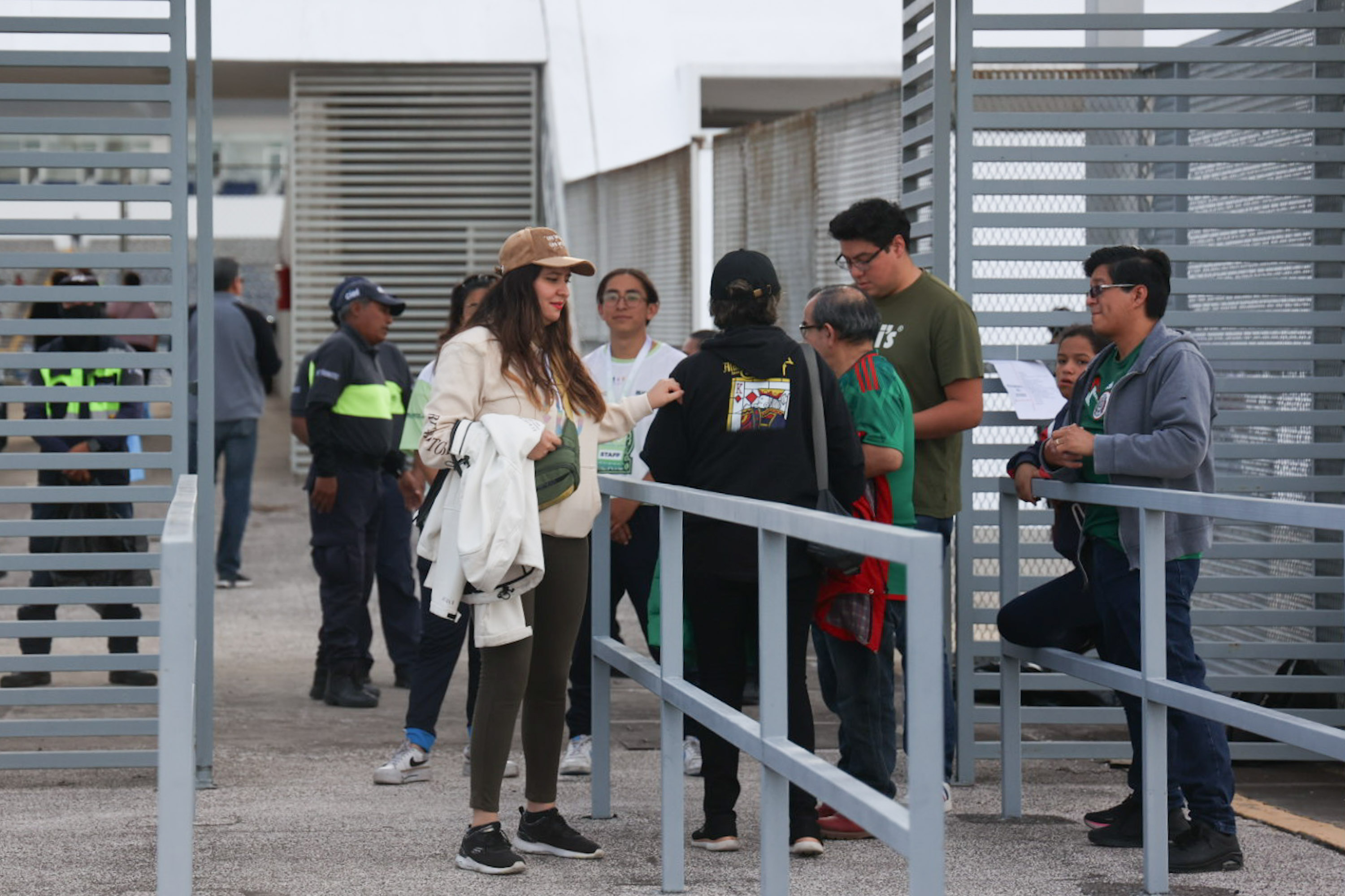 Aficionados listos para apoya al Tricolor Femenil en su encuentro con Uruguay 