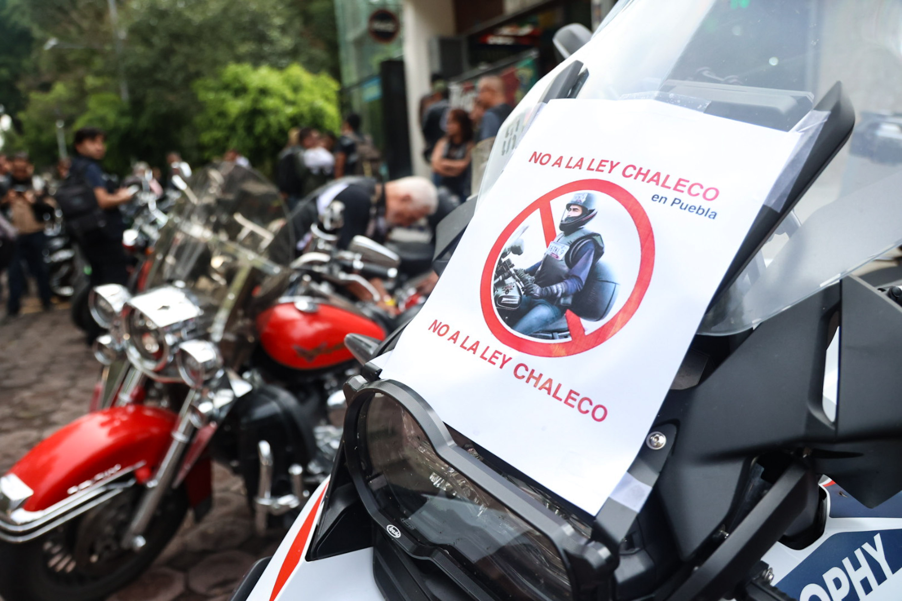 VIDEO Motociclistas toman la caseta de Amozoc