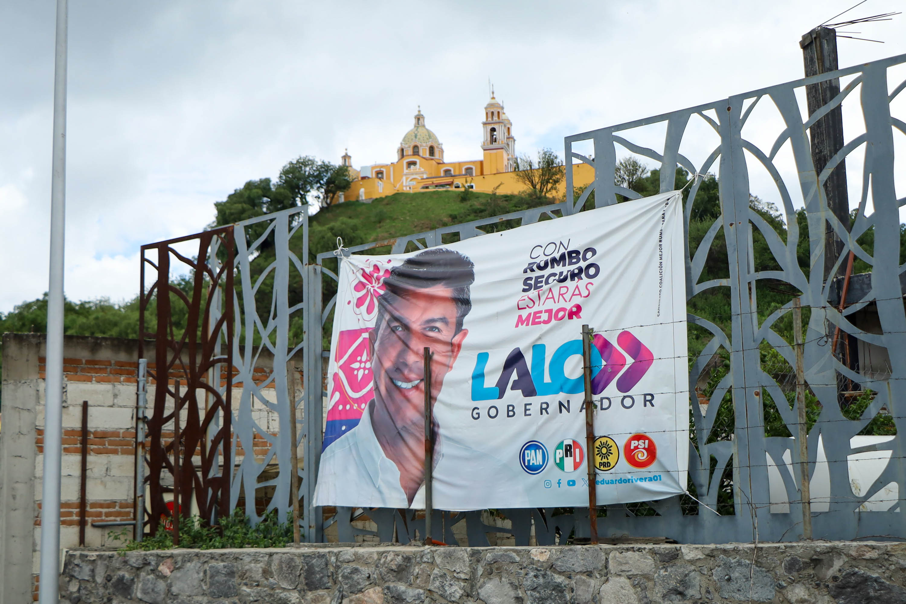 Todavía hay basura electoral en San Pedro Cholula