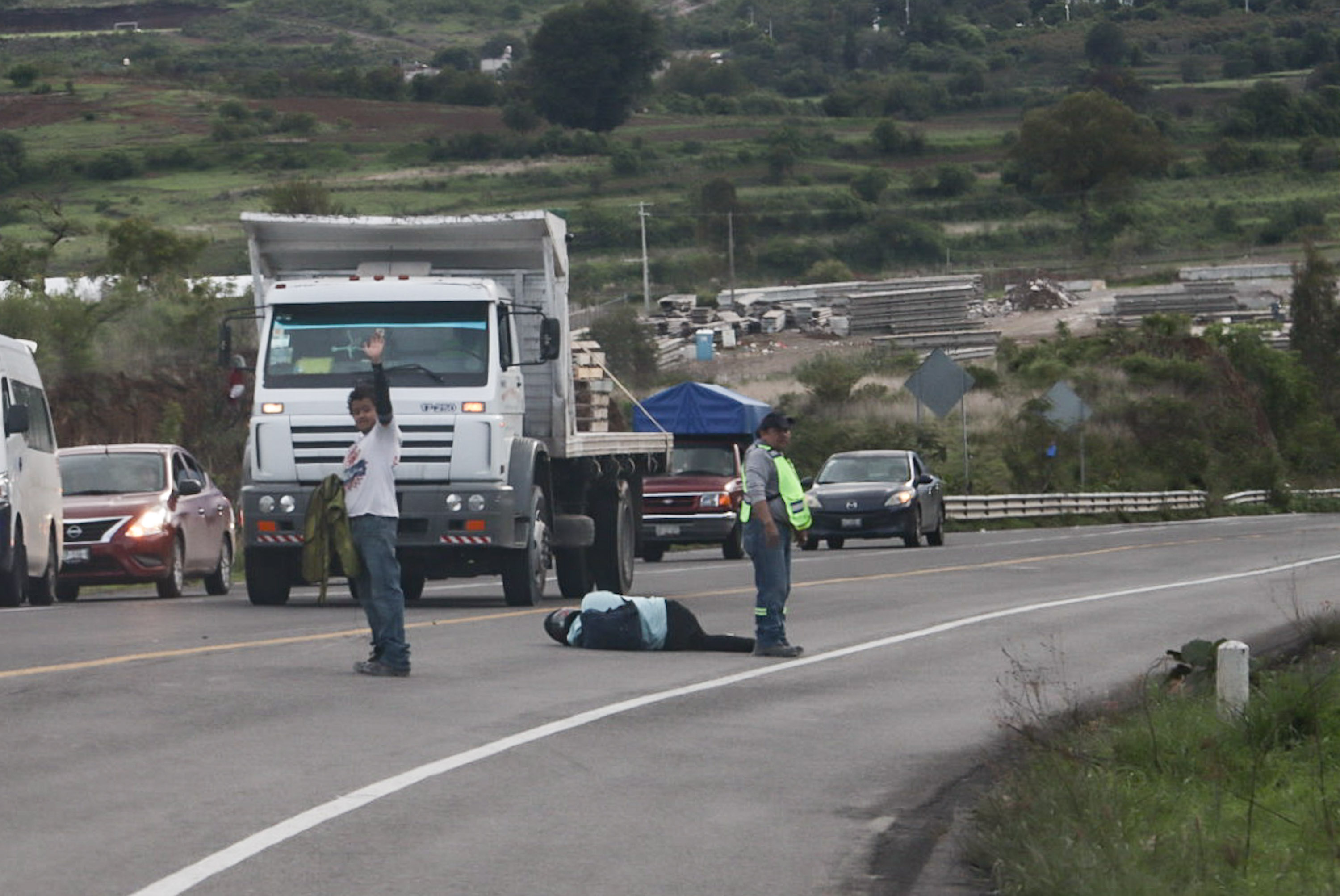 VIDEO Se registra accidente de motociclista en la carretera federal Atlixco