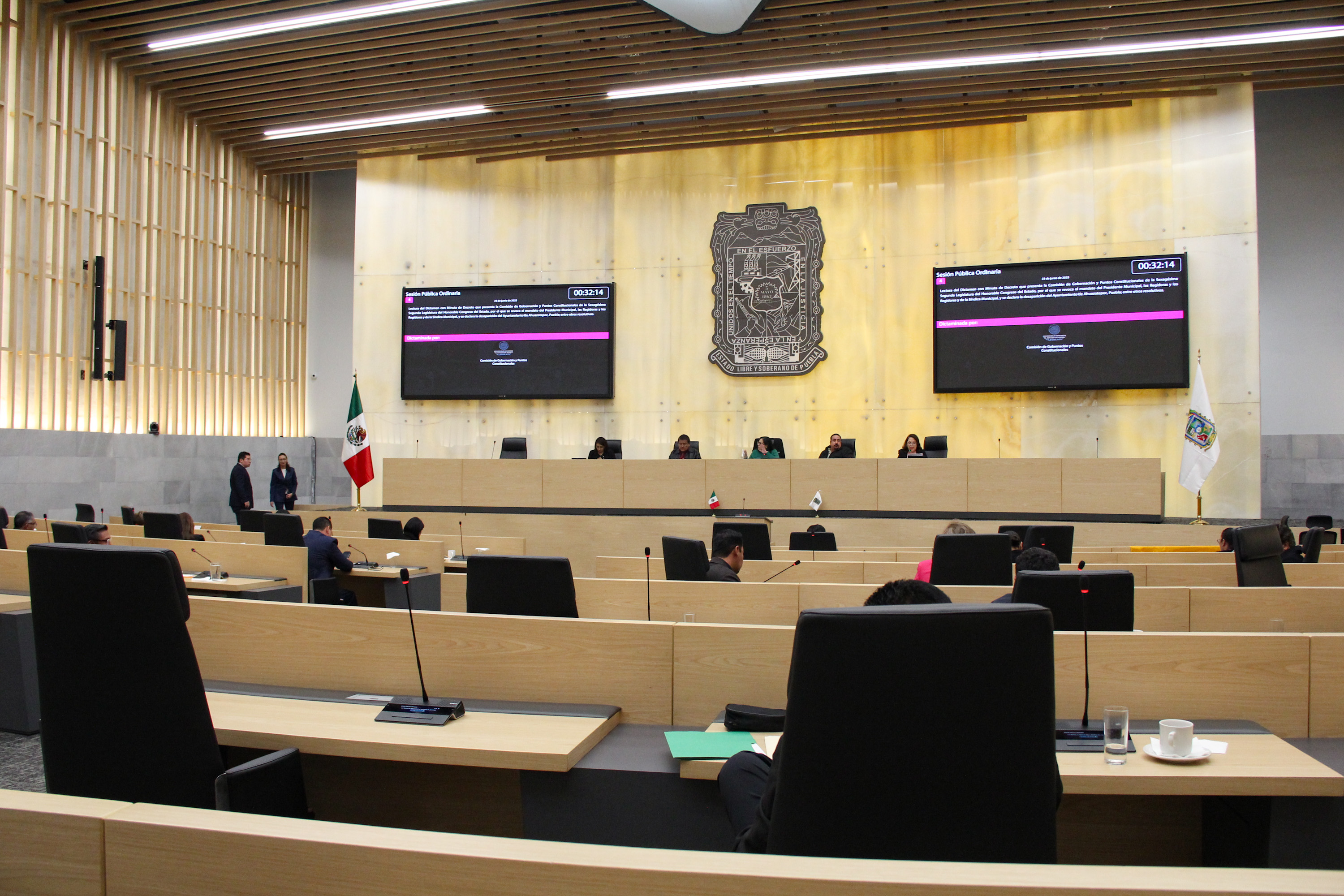 VIDEO Congreso designa Concejos Municipales en Ahuazotepec y Cuautempan