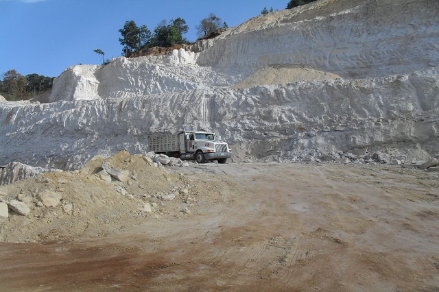 Niega la Semarnat el permiso a mina de feldespato en Zacatlán