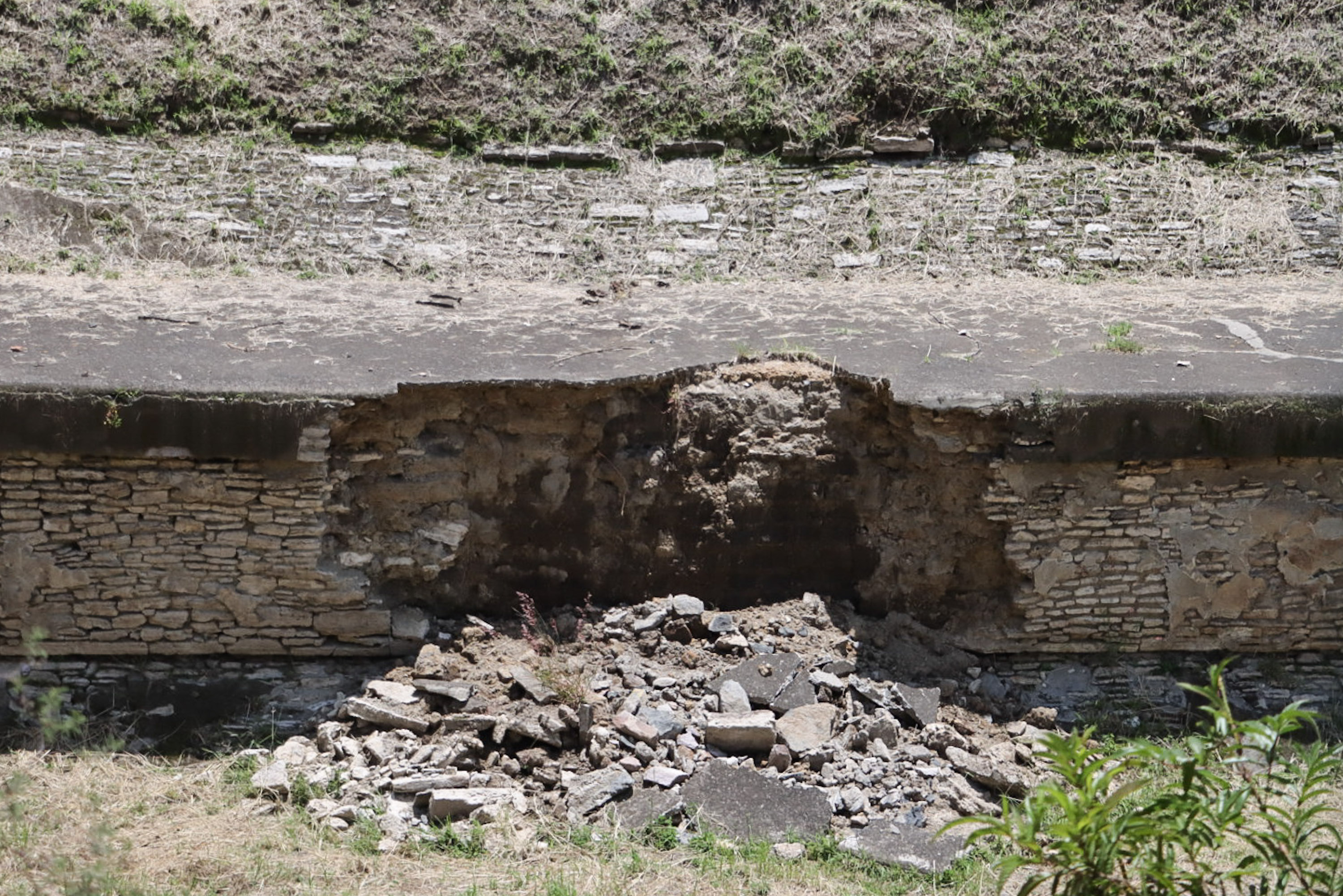 VIDEO Así es como se aprecia el deslave en la Zona Arqueológica de Cholula