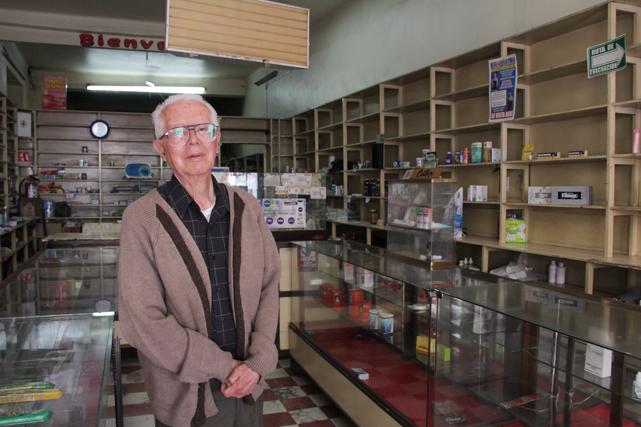 VIDEO Adiós a más de un siglo de curar a los poblanos, cierra Farmacia Universal