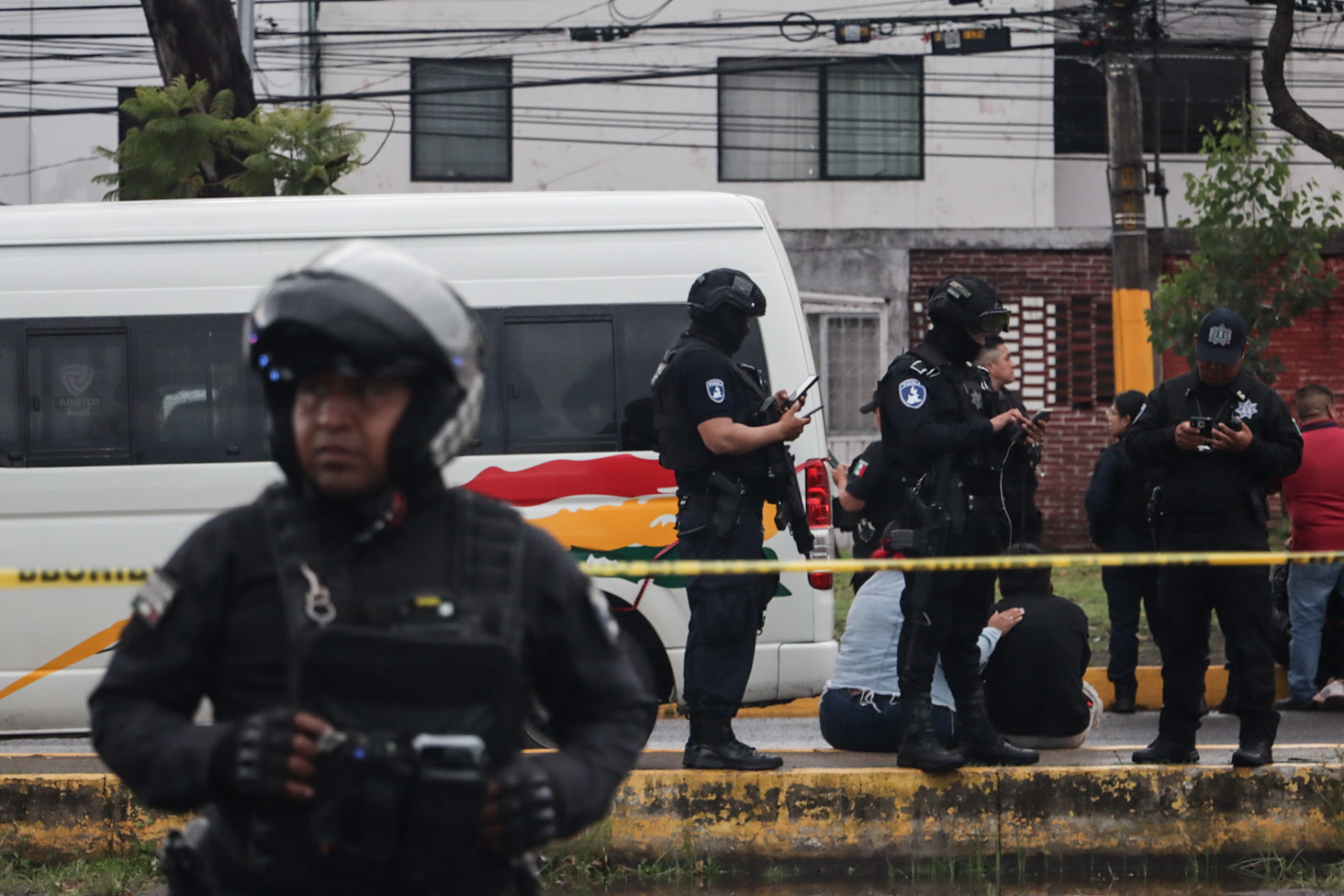 VIDEO Enfrentamiento en las inmediaciones del estadio Cuauhtémoc deja una mujer muerta
