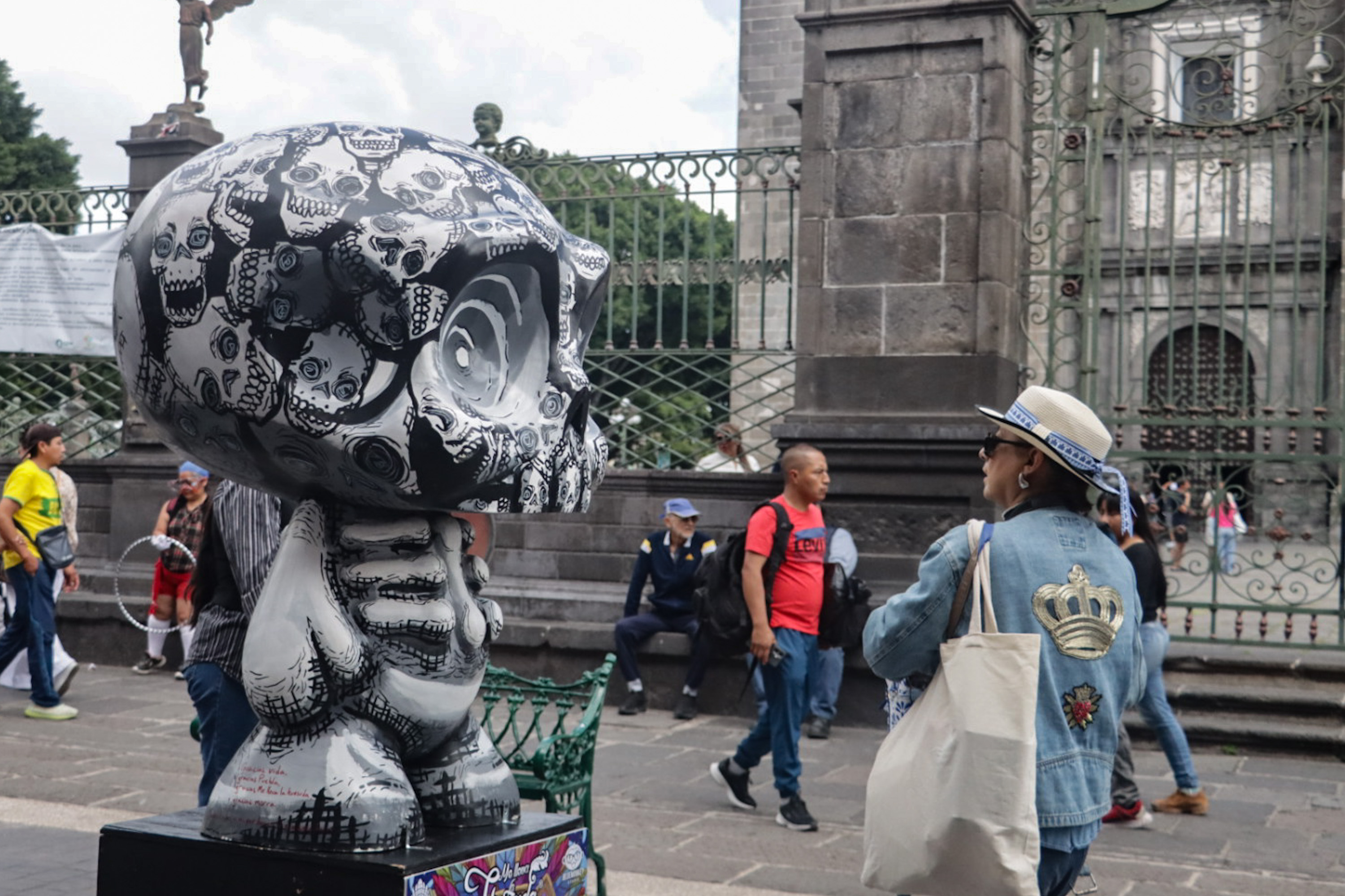 El Zócalo de Puebla se llena de huesudas