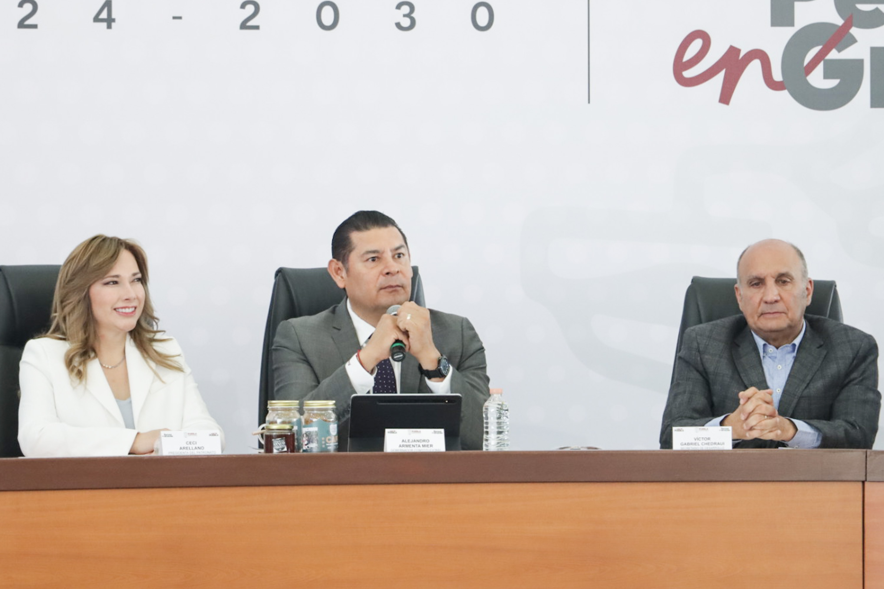 Armenta pide enfocarse en servicio público antes de pensar en reelección