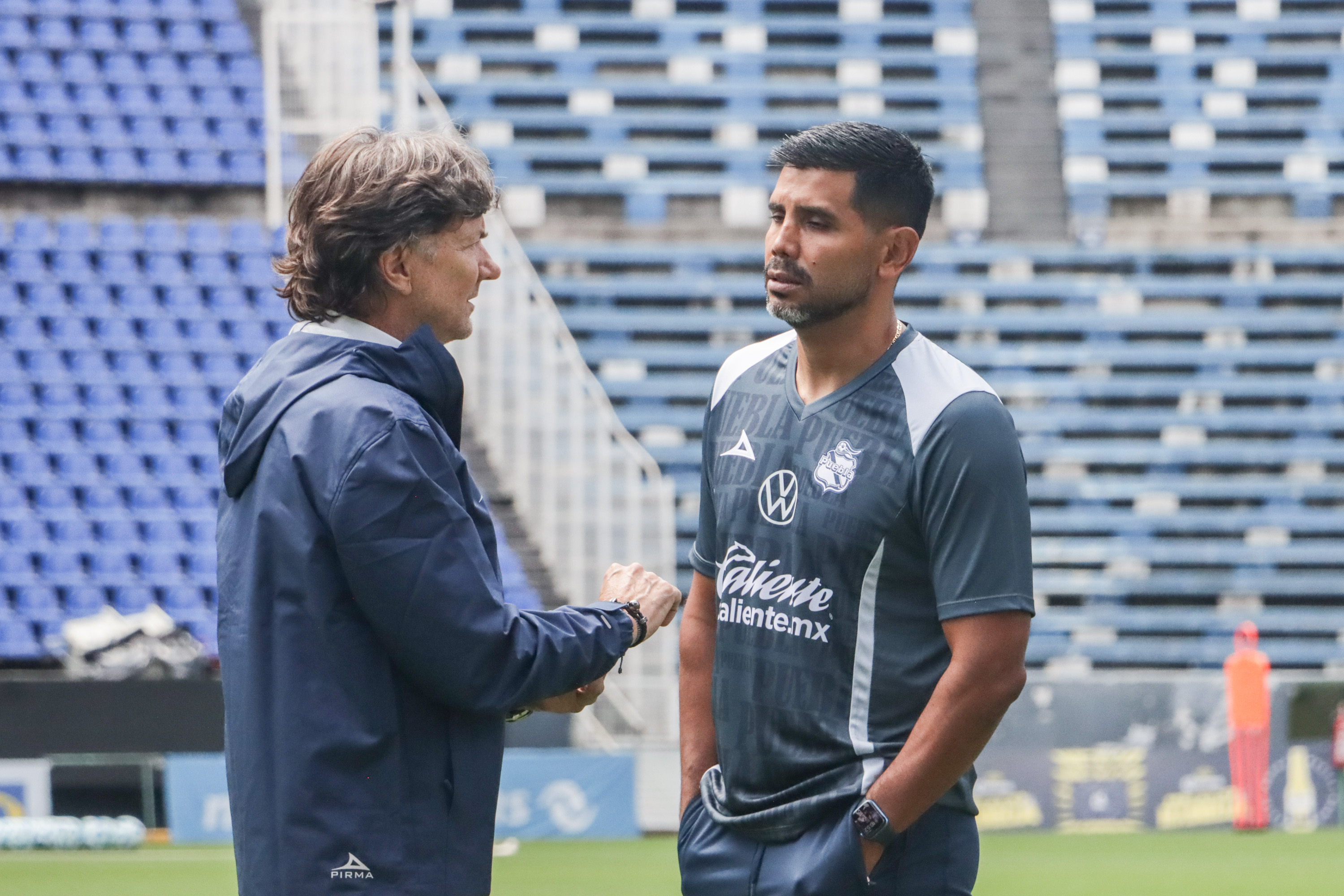 Hernán Cristante se presenta como DT del Puebla ante su afición