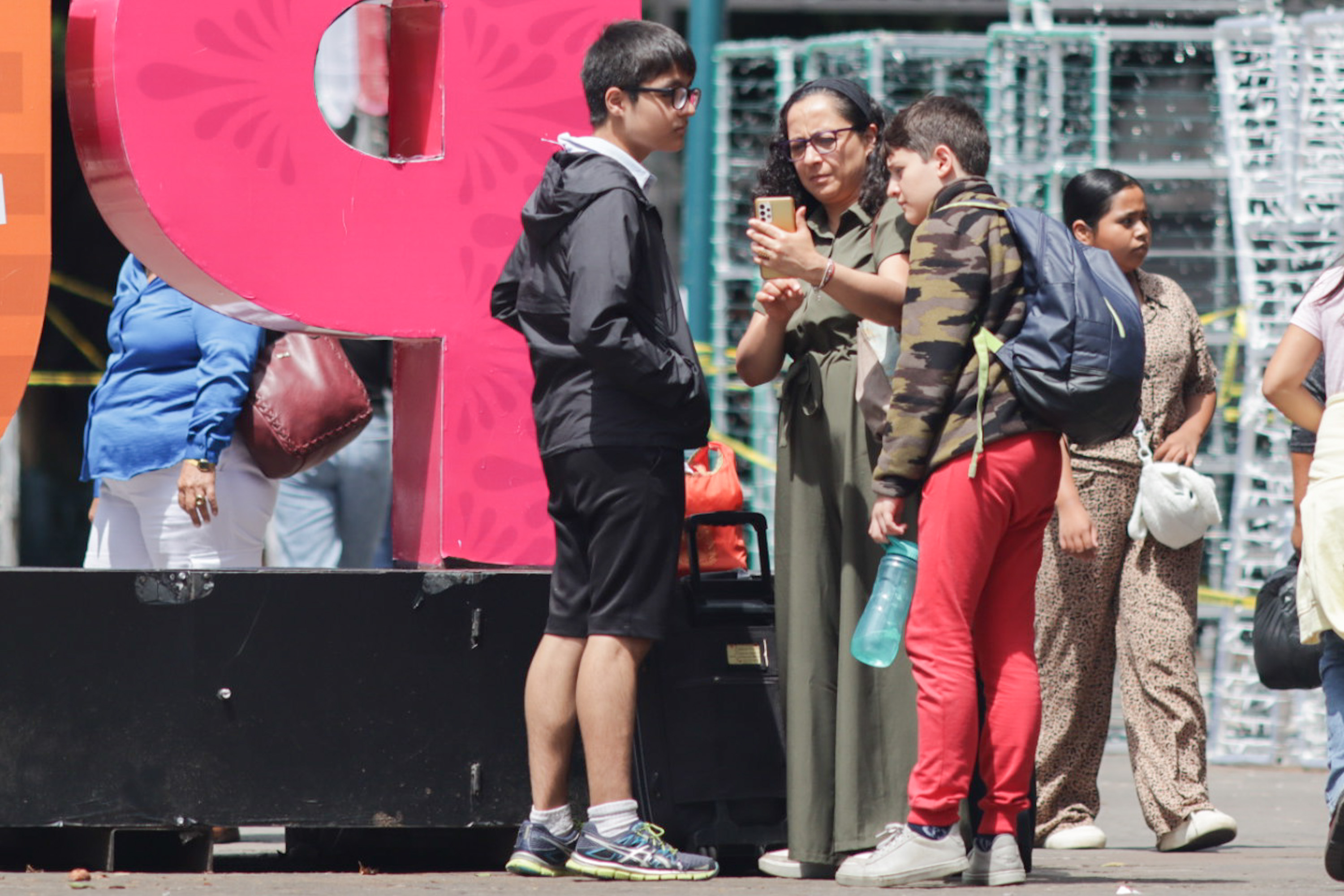Afluencia de turistas y familias poblanas en el Centro Histórico