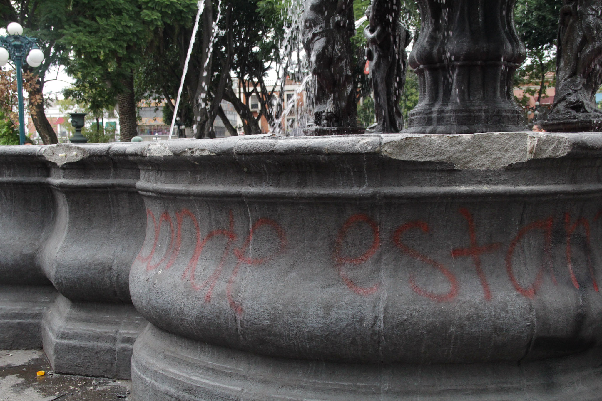 VIDEO Detienen a integrantes de Morras Sororas Histéricas Históricas en el zócalo de Puebla