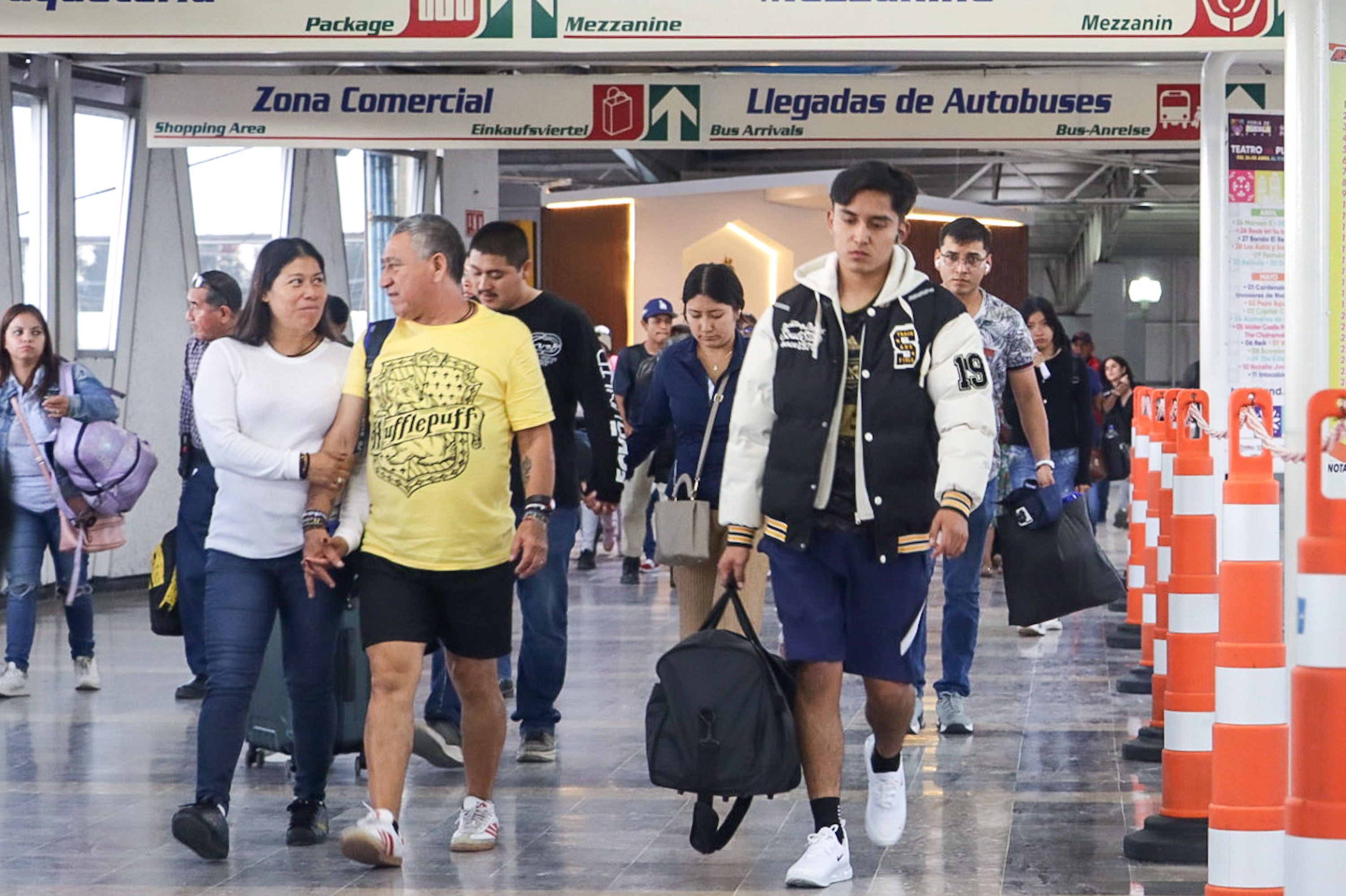 Terminan las vacaciones, hay alta afluencia de personas en la CAPU