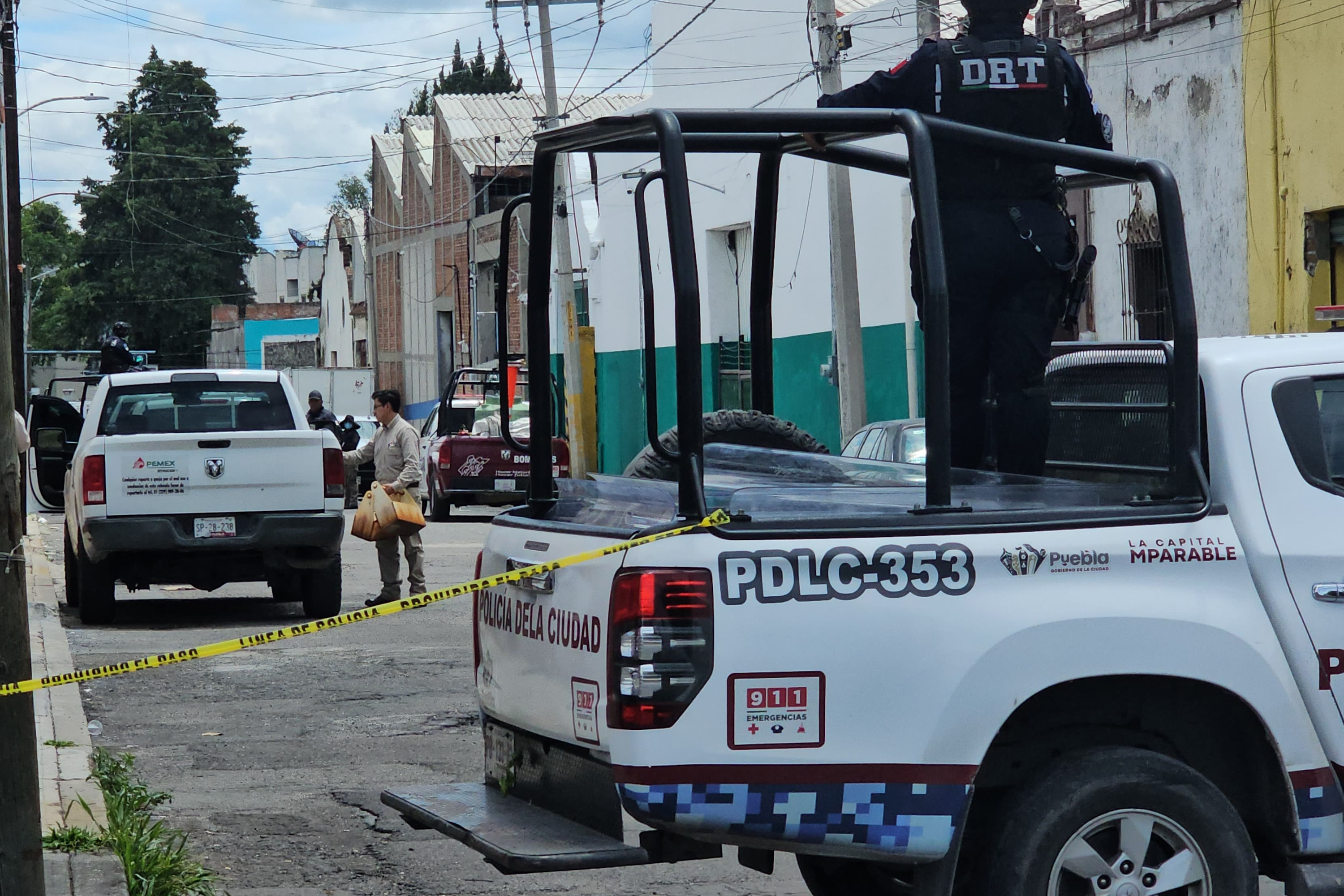 Pemex realiza Operativo en bodega de la 24 Poniente en Puebla
