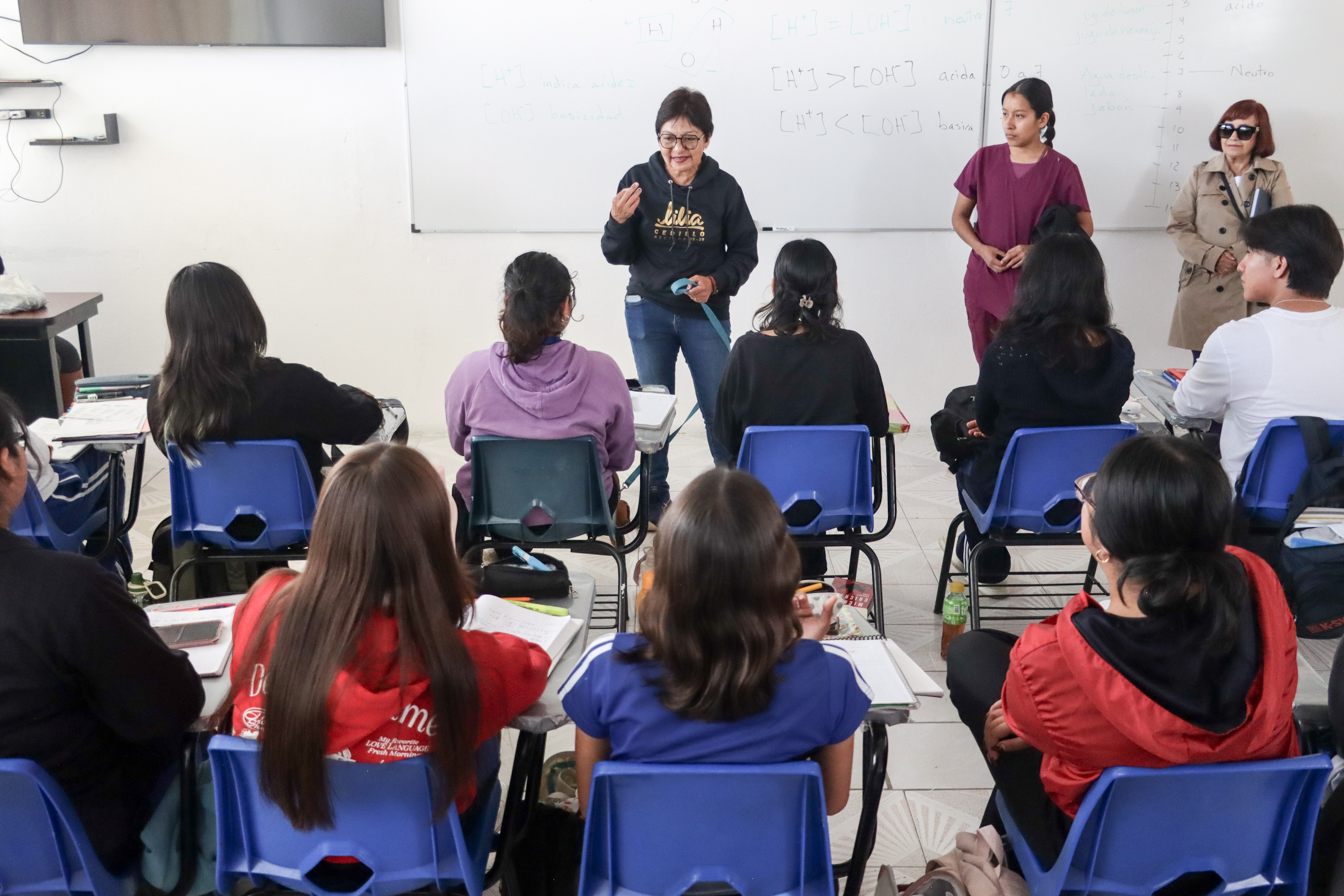 VIDEO La Preparatoria Alfonso Calderón arropa a la Dra. Lilia Cedillo