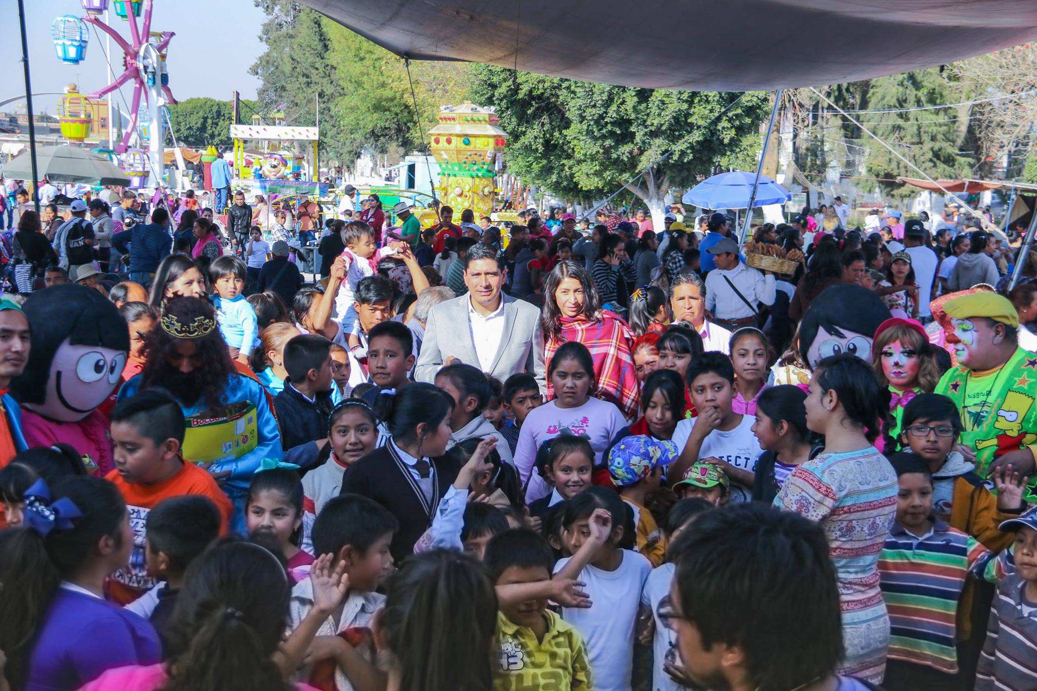 Reparten miles de juguetes por Día de Reyes en Huejotzingo