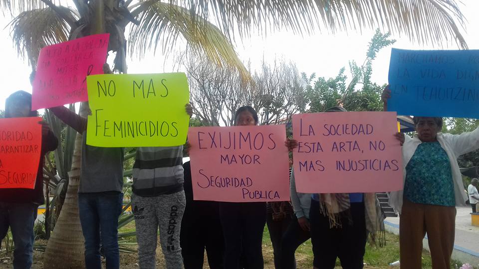 Mujeres de Tehuitzingo protestan tras asesinato de Ana N.