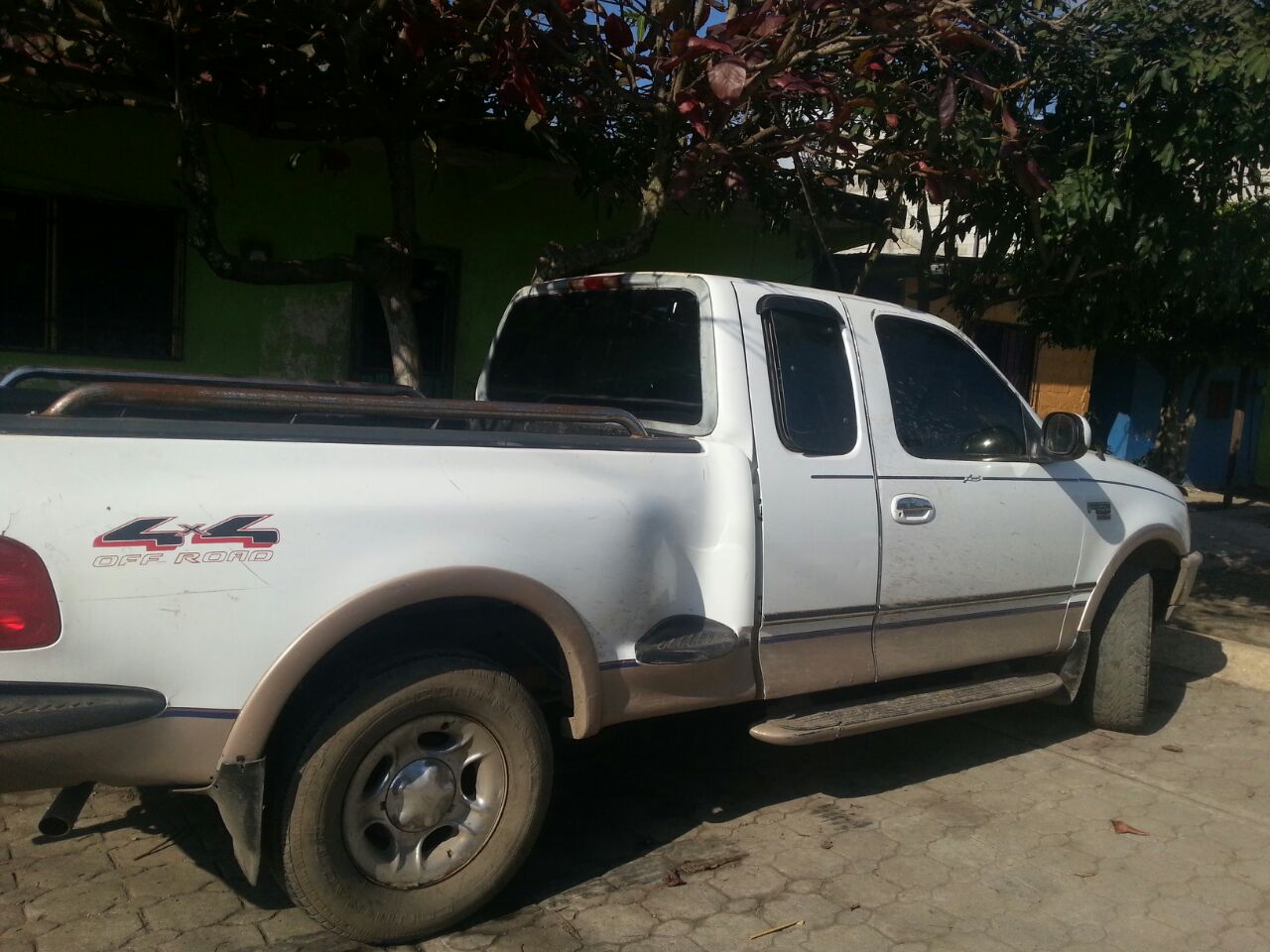 Robo de camioneta desata persecución policial en V. Carranza