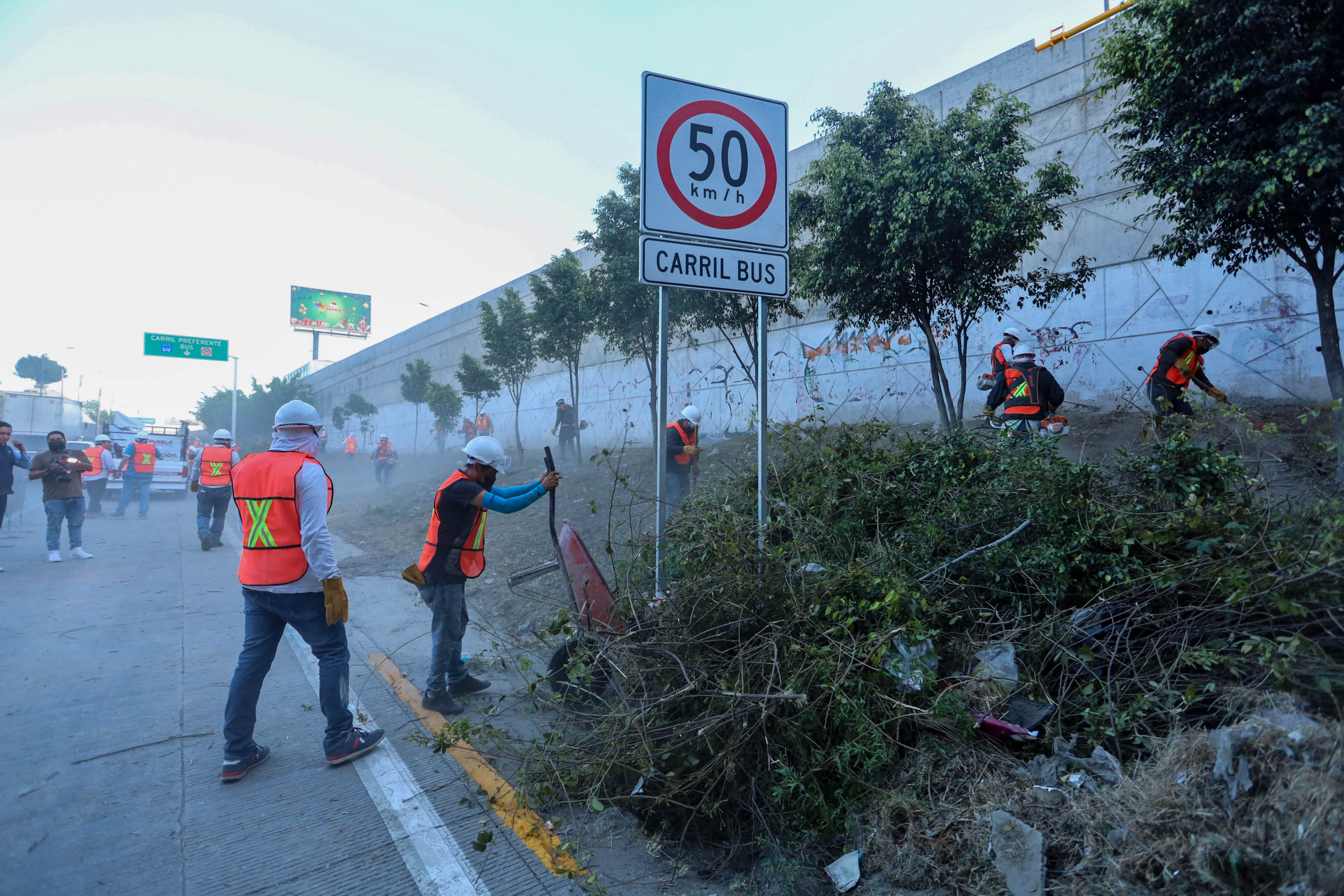 VIDEO Gobierno del Estado realiza mantenimiento en el Periférico Ecológico