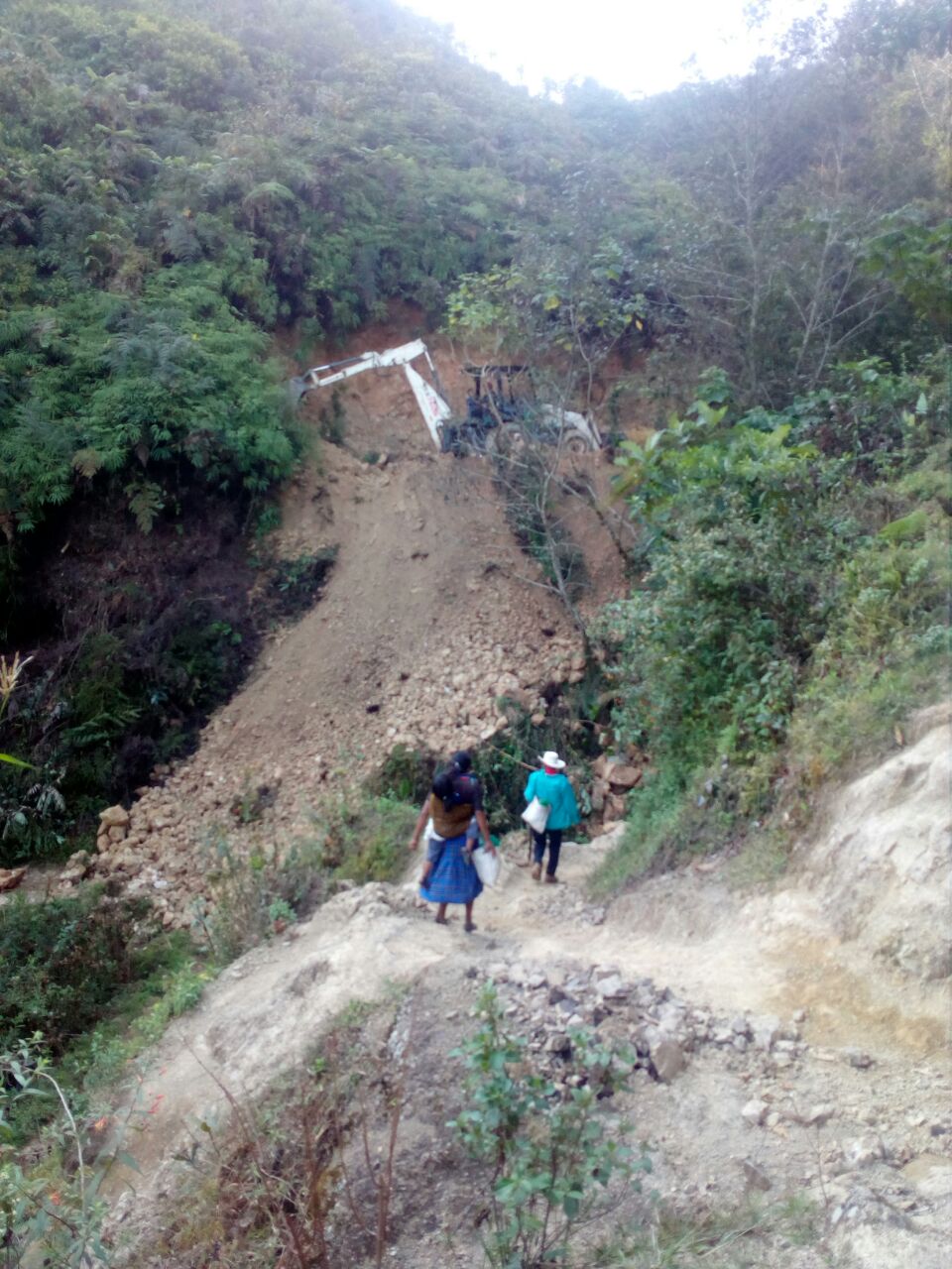 Viola Deselec-Comexhidro amparo contra hidroeléctrica en Ahuacatlán
