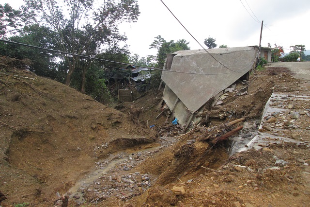 Condicionan construcción de casas a damnificados en Huauchinango