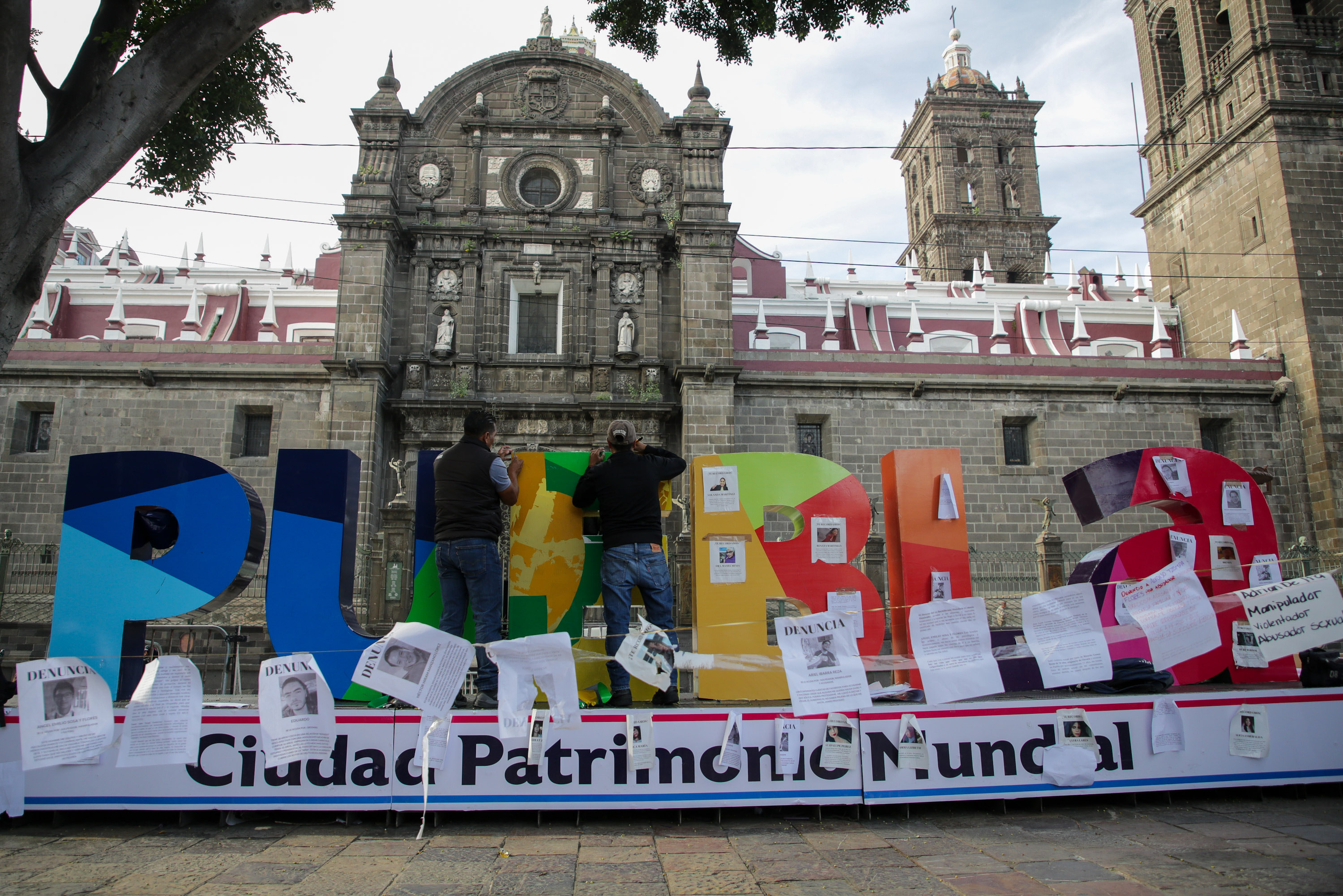 VIDEO Quitan denuncias de las letras turísticas en el Zócalo