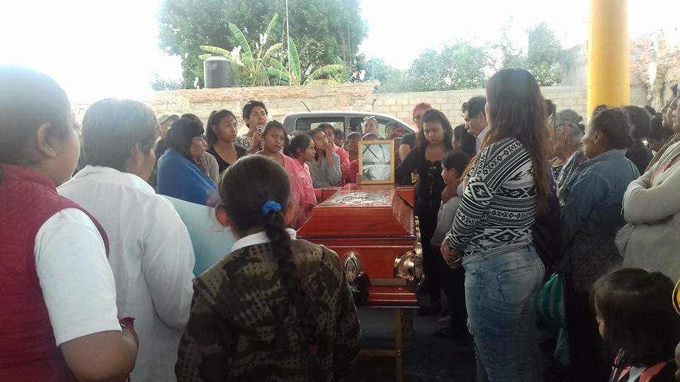 Mujeres de Tehuitzingo protestan tras asesinato de Ana N.