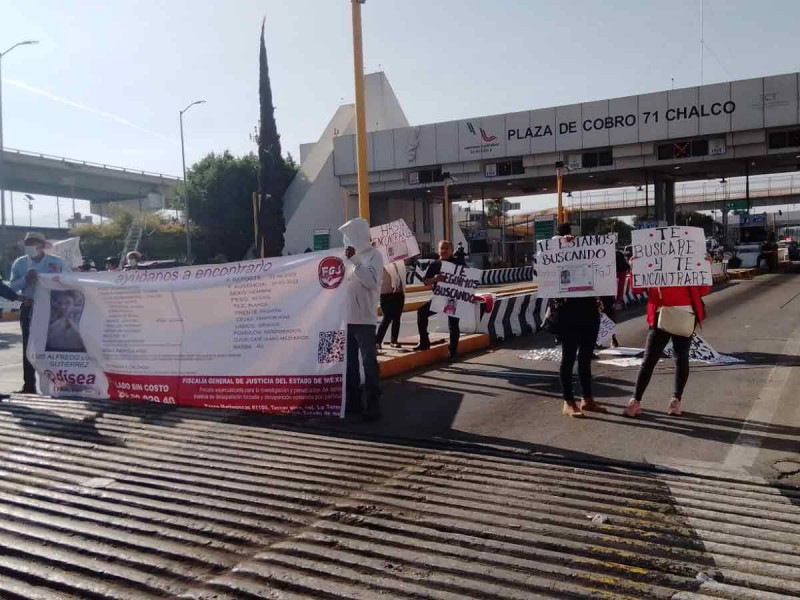 Bloquean la México-Puebla en buscan de joven desaparecido