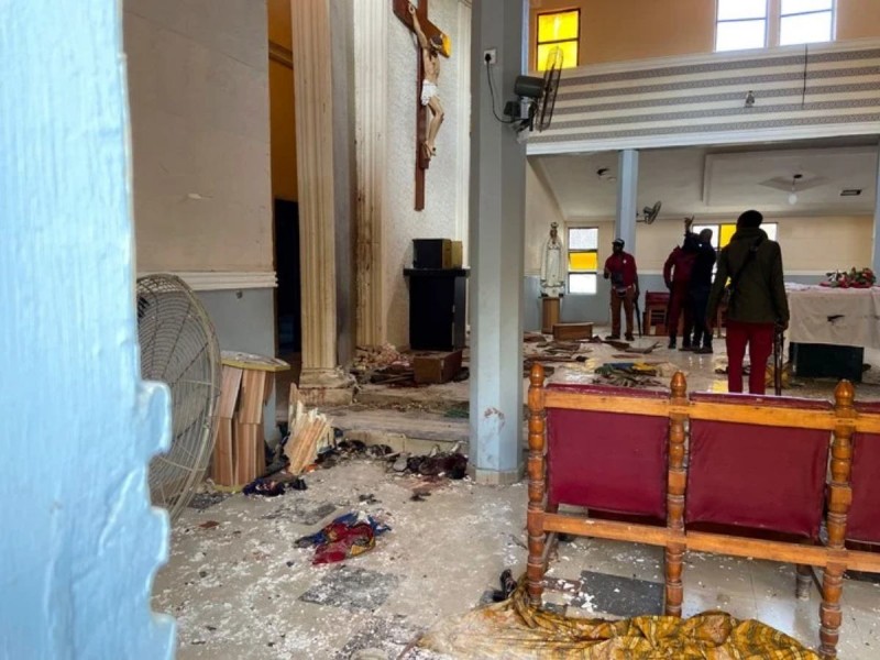 Comando mata a 21 personas durante misa en Nigeria