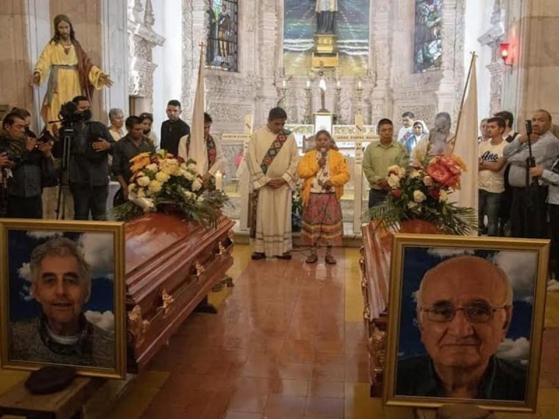 Sepultan a sacerdotes jesuitas asesinados en Cerocahui, Chihuahua